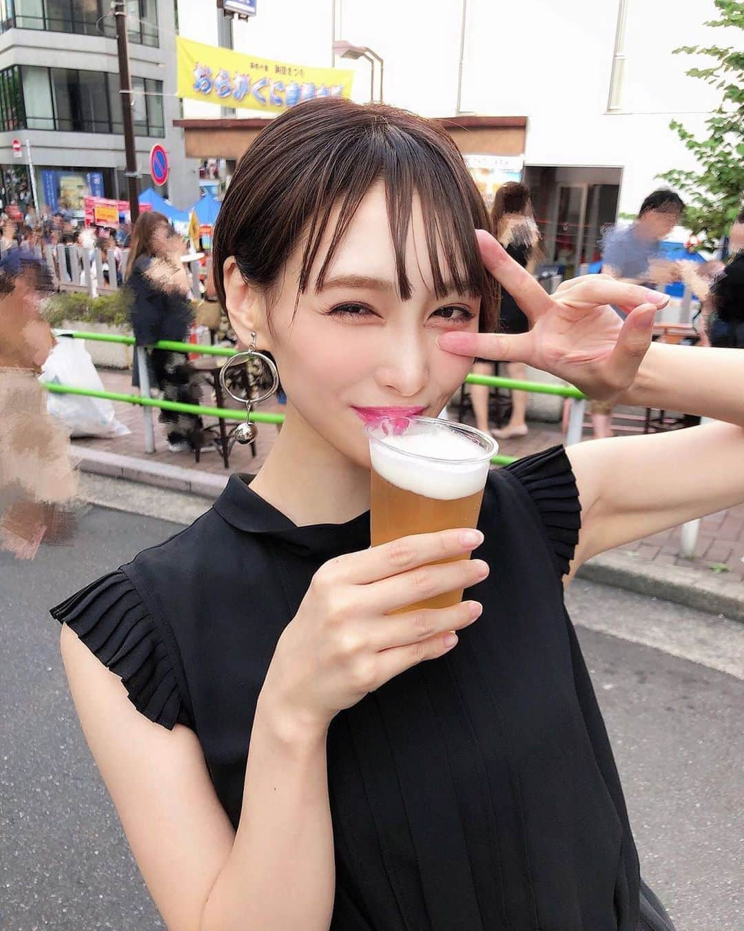 美女美容事情さんのインスタグラム写真 - (美女美容事情Instagram)「《夏の思い出🍧🌟🌌》⁠⠀ *⁠⠀ リポストを使って、素敵な写真📷✨を投稿されてる方を紹介させて頂く⠀⠀⠀⁠⠀ 【💄美女美容事情💅】のコーナーです✨⁠⠀ *⠀⠀⠀⠀⠀⠀⁠⠀ いいねやコメント、フォローして応援してね❤︎🥰🎶⁣⁠⠀ *⠀⠀⠀⠀⠀⠀⁠⠀ 今回ご紹介させて頂きますのは❤︎⁠⠀ 森 彩香さん< @ayarin_6v6 >の素敵なお写真📸⁠⠀ *⁠⠀ ⁠楽しそうなお写真✨📸美しい森 彩香さんのお写真を見ているだけで楽しい気分になれますね❤️🍻❤️骨格矯正師、女優としてもマルチ活躍する森 彩香さんの今後が楽しみですね😍⁠⠀ *⠀⁠⠀ 森 彩香さんのアカウントには他にも素晴らしい投稿が沢山ありますので是非覗いてみてくださいね💁‍♀️💙⁠⠀ *⠀⁠⠀ 森 彩香さん< @ayarin_6v6 >⁠⠀ 素敵な投稿ありがとうございました☺️📸✨⠀⁠⠀ *⠀⁠⠀ △▼△▼△▼△▼△▼△▼△▼△▼△▼﻿⁠⠀ *⠀﻿⁠⠀ ❤︎ビジョビ×ミスいちご2021❤︎﻿⁠⠀ 🍓🍓🍓コラボオーディション開催中🍓🍓🍓﻿⁠⠀ *⠀﻿⁠⠀ 毎年多数の応募者の中から15名が選出される、全国のいちごのPRレディ🧡🍓﻿💛﻿⁠⠀ *﻿⁠⠀ ✨「ミスいちご🍓」✨﻿⁠⠀ *﻿⁠⠀ 今年も「ミスいちご2021」では「ビジョビ」特別オーディションを開催‼️✨﻿⁠⠀ *⠀﻿⁠⠀ ⭐エントリー方法はお写真を投稿の際に、﻿⁠⠀ 「 ♯ ビジョビ_ミスいちご2021 」﻿⁠⠀ のハッシュタグをつけるだけ💁‍♀️🖋﻿⁠⠀ *⠀﻿⁠⠀ 投稿した方の中から1名を『ミスいちご🍓』として選出✨SNSだけでなくメディアでも活躍する、次世代のインフルエンサーを発掘・サポートします💎✨﻿⁠⠀ *⠀﻿⁠⠀ 『ミスいちご2021🍓』 ビジョビ枠に選ばれると﻿⁠⠀ ○+●+○+●+○+●+○﻿⁠⠀ ​*ビジョビでの定期的なフィーチャー‼️﻿⁠⠀ *日本・世界で幅広い活動のチャンス❣️﻿⁠⠀ *ファッションイベントのランウェイデビュー✨﻿⁠⠀ *全国地上波への露出も🎥﻿⁠⠀ etc..﻿⁠⠀ ○+●+○+●+○+●+○﻿⁠⠀ ​などなど仕事が盛りだくさん‼️🥰💕﻿⁠⠀ *⠀﻿⁠⠀ ⚠️応募締め切りは5/31🙆‍♀️⚠️﻿⁠⠀ 詳しい内容についてはプロフィールのストーリー・ハイライトをチェック👉✔️﻿⁠⠀ *⠀﻿⁠⠀ 投稿に、「 ♯ ビジョビ_ミスいちご2021 」をつけるだけ🍓﻿⁠⠀ ご応募お待ちしております❤️⁠⠀ *⠀ ⠀⠀⠀⠀⠀⠀⠀⠀⠀⠀⠀⠀⠀⠀⠀⠀⠀⠀⠀⠀⠀⠀⠀⠀⠀⠀⁠⠀ △▼△▼△▼△▼△▼△▼△▼△▼△▼ ⠀⠀⠀⠀⠀⠀⠀⠀⠀⠀⠀⠀⠀⠀⠀⠀⠀⠀⠀⠀⠀⠀⠀⠀⠀⠀⠀⠀⠀⠀⠀⠀⠀⠀⁠⠀ *⠀⁠⠀ ❤🧡💛「美女美容事情」💚💙💜⠀⠀⠀⠀⠀⠀⠀⠀⠀⠀⠀⠀⠀⠀⁠⠀ 👇掲載ご希望の方は👇⠀⠀⠀⠀⠀⠀⠀⠀⠀⠀⠀⠀⠀⠀⠀⁠⠀ @b_b_j.jタグ付けと🖤 # ビジョビ⠀🖤タグ付けお願いします✨⠀⠀⠀⠀⠀⠀⠀⠀⠀⠀⠀⠀⠀⠀⠀⁠⠀ *⠀⁠⠀ △▼△▼△▼△▼△▼△▼△▼△▼△▼ ⁠⠀ #ナチュラル #naturalbeauty ⠀⁠⠀⁠⠀⁠⠀ #美意識 #美意識向上 ⠀⁠⠀⁠⠀⁠⠀ #美肌 #スキンケア ⠀⁠⠀⁠⠀⁠⠀ #japanese #japanesegirl ⠀⁠⠀⁠⠀⁠⠀ #女子力 #女子力アップ⁠⠀⁠⠀⁠⠀ #アンニュイ#ファッション ⠀⁠⠀⁠⠀⁠⠀⁠⠀⁠⠀ #サロモ #モデル ⠀⁠⠀⁠⠀⁠⠀⁠⠀⁠⠀ #スタイリッシュ #チェック ⠀⁠⠀⁠⠀⁠⠀⁠⠀⁠⠀ #骨格矯正⁠⠀ #ファッション #お洒落⁠⠀⁠⠀⁠⠀⁠⠀⁠⠀ #ショートカット #メイク ⠀⁠⠀⁠⠀⁠⠀⁠⠀⁠⠀ #美意識 #大人女子 ⠀⁠⠀⁠⠀⁠⠀⁠⠀⁠⠀ #女子力 #女子力up ⁠⠀⁠⠀⁠⠀⁠⠀ #beauty⠀#ビール⠀⠀⠀⠀⠀⠀⠀⁠⠀⁠⠀⁠⠀⁠⠀ #お出かけコーデ」4月29日 17時51分 - b_b_j.j