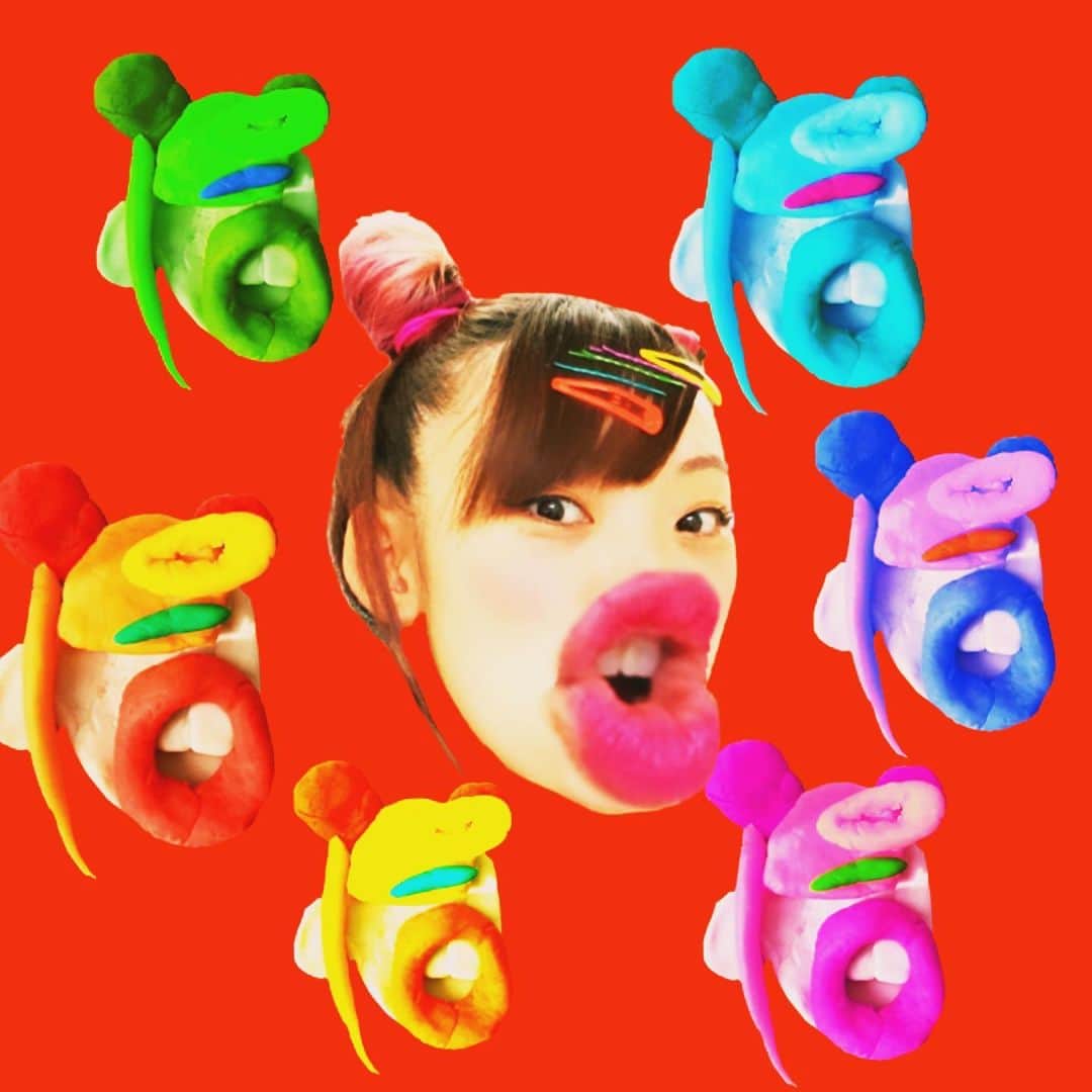 フワちゃんのインスタグラム：「ファンの子がフワちゃんの粘土つくってくれたなんてかわいいの みんなも家にフワちゃんいっぱい作ってフワちゃんとルームシェアしちゃえば  My fan made this How adorable😭😭 It's CLAY ART but looks like so cereal🥣 You should try this and you can live with my clone」