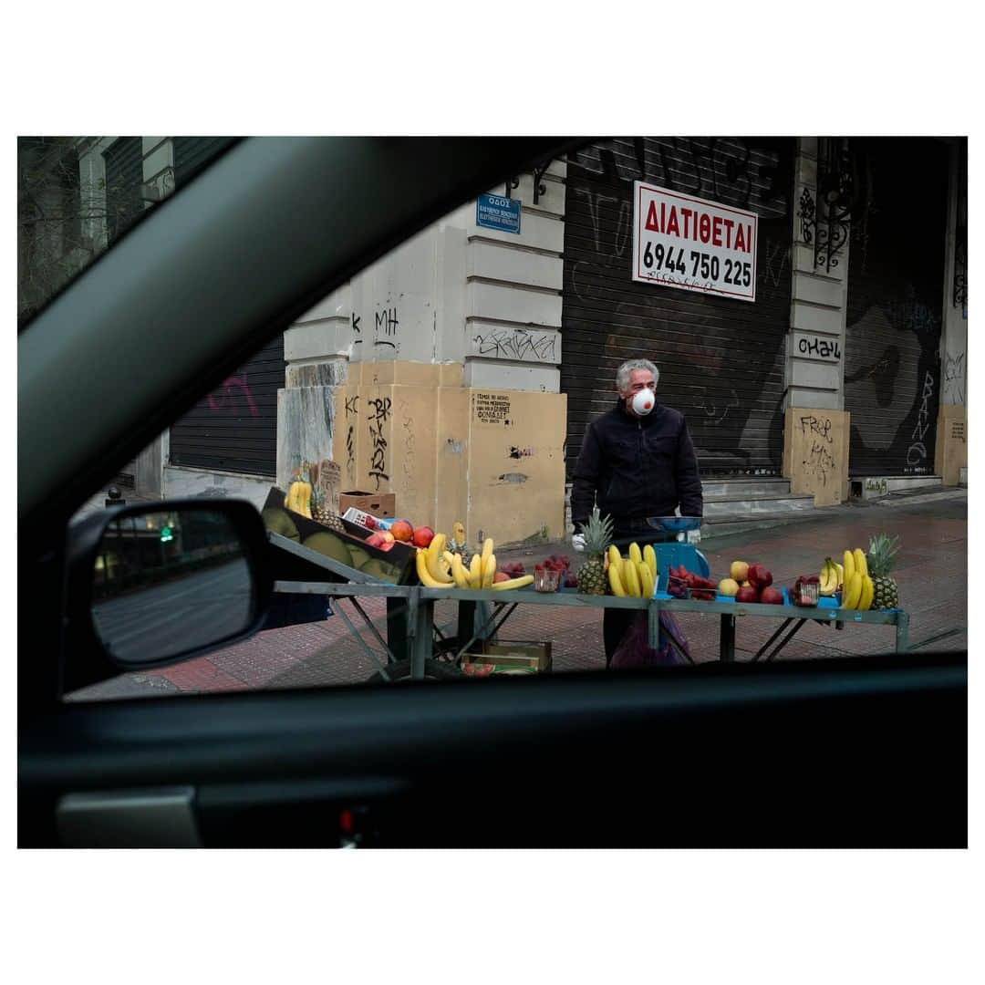 Magnum Photosさんのインスタグラム写真 - (Magnum PhotosInstagram)「"Few days after the lockdown while driving I saw a man selling fresh fruits on an empty street. When I approach him he said: i have to earn my living son … there’s nothing else I can do ….. at least I have the mask to protect me”. I left and all that felt so surreal - The man is above his 60s, in a high risk to get the virus, trying to make his living on an empty street. ⁠ ⁠ It felt like I captured the visible part in all this new situation that suddenly was becoming invisible. No cars, no acoustic pollution anymore, very few people outside. All shops, bars, and cafes are closed. Emptiness and the only visible part in all this - the grocery man selling fresh fruits." - @enricanaj ⁠ .⁠ The latest installment in collaboration with @natgeo sees Magnum photographers documenting the world's essential workers on the frontline during the COVID-19 crisis. ⁠ .⁠ This collaboration aims to bring readers a global look at how coronavirus is impacting the worlds these photographers see inside—and just outside—their windows.⁠ .⁠ Link in bio to see more work by Magnum photographers in response to COVID-19.⁠ .⁠ PHOTO: Omonoia Square, Athens. Greece. March 20, 2020. ⁠ .⁠ © @enricanaj/#MagnumPhotos」4月29日 18時00分 - magnumphotos