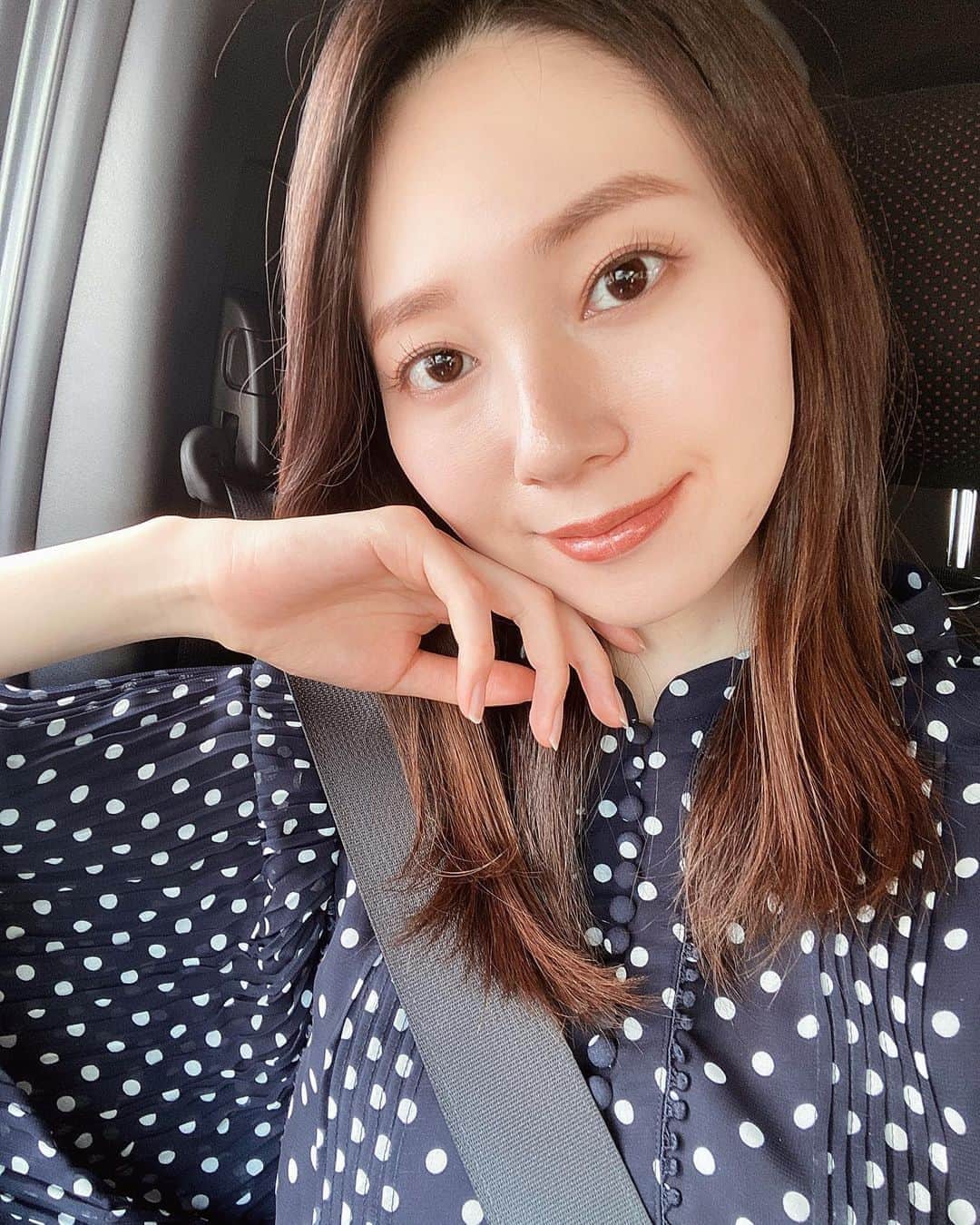 橋本まゆのインスタグラム：「久しぶりの🍀﻿ そして気づけばもうGW〜﻿ 美容室に3ヶ月行ってなくて大変な事になっているけど意外となんとかなるよね🤭﻿ ﻿ 皆んなどんなおうち時間を過ごしているんだろう？﻿ 今頃ハワイに行ってる予定が、こればっかりは仕方ないよね🥺﻿ ﻿ あと少しの我慢。がんばろう！﻿ 一刻も早く収束しますように…♡﻿ ﻿  #自粛生活を楽しく過ごそう」