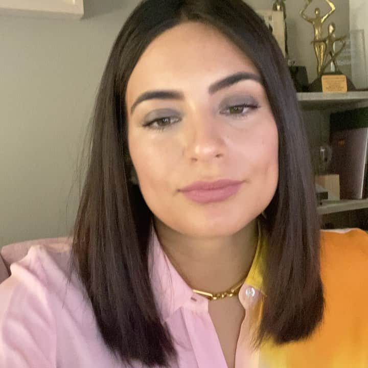 Ana Brenda Contrerasのインスタグラム：「SWIPE FOR ENG  People in ICE detention in the Rio Grande Valley are in danger of COVID-19! One large dormitory with up to 70 people is under quarantine at the Port Isabel Detention Center. They are forced do everything within feet of each other and ICE does not provide soap or PPE. Folks inside are saying : “Please help us, we don’t want to die far from our family.” Call the ICE office in San Antonio at (210) 283-4750 to #FreeThemAll // @rgvequalvoice // Muchas personas en el Port Isabel Detention Center y El Valle Detention Facility en el Valle del Río Grande están en peligro de Covid19 . La falta de jabón y dormitorios llenos de gente donde duermen, comen y usan el baño a unos pies de distancia hacen que la higiene recomendada y el distanciamiento social sean imposibles. Por favor llama ICE office in San Antonio at (210) 283-4750 y postea con #freethemall #liberenatodxs ❤️」