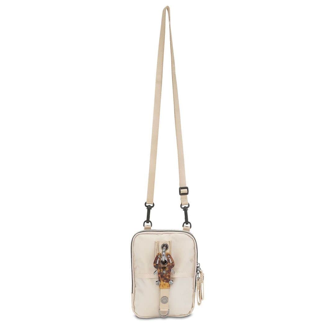 ジョージジーナ&ルーシーのインスタグラム：「POLY ZAY - Havanna Beige 🤎 Don’t forget to use our discount code „Sendinglove“ and safe 22% on the whole collection. #georgeginalucy #gglsquad #staystrong #strongertogether」