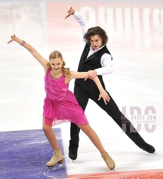 パヴェル・ドローストのインスタグラム：「Bailamos!🕺🏼💃🏻 И пусть весь мир подождет! 😁✨ С международным днем танца, друзья!  #DiaInternacionalDeLaDanza  #dance #life #sport #todalavidasoñando #figureskating #icedance #quarantine」