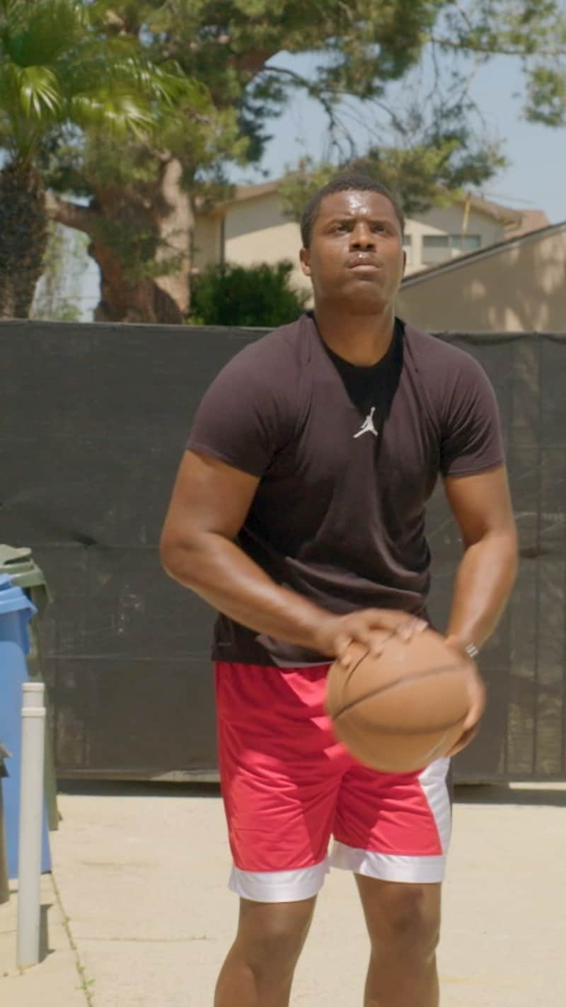 Jordanのインスタグラム：「Shooting Coach Chris Matthews shows us the drills you need to take your shot to the next level.」