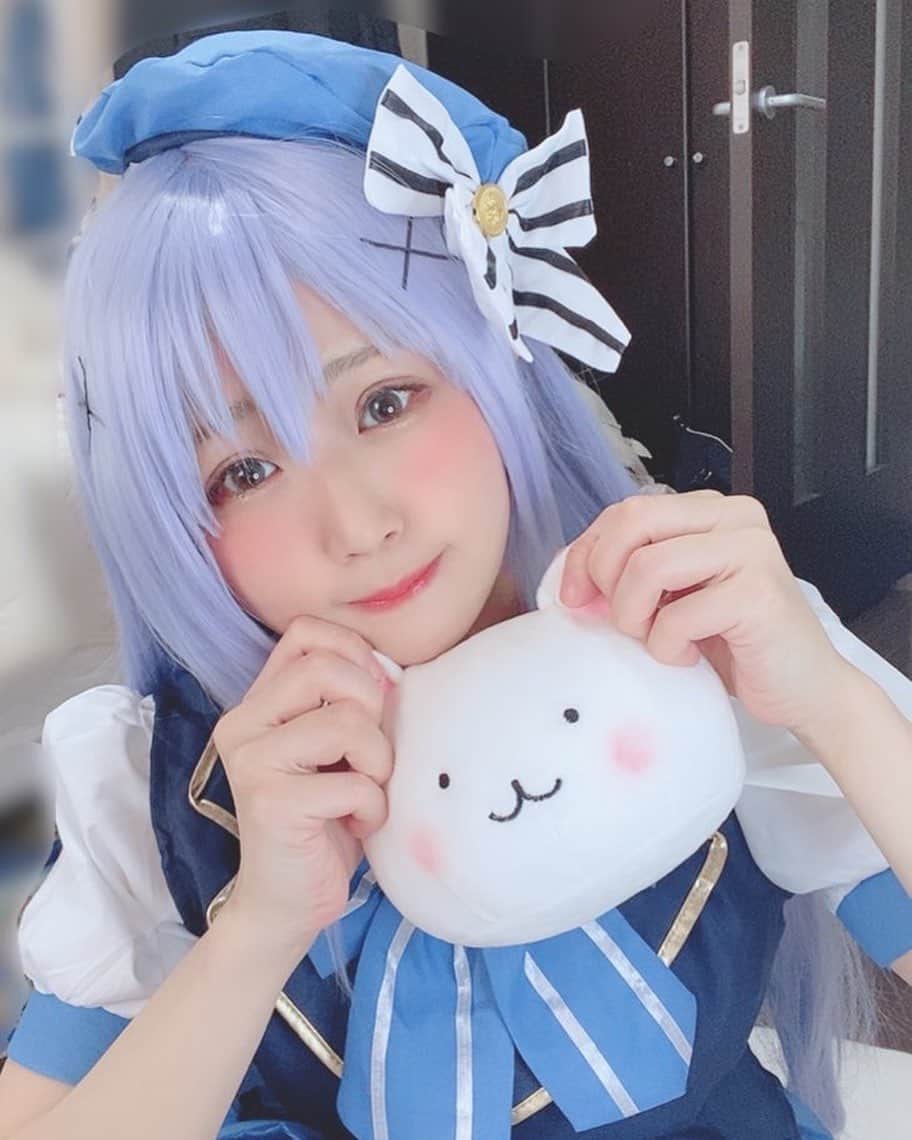 のインスタグラム：「ついったーには載せてたけどこっちはまだだったので載せますね🐰 . . .  #ごちそうはうさぎですか #ごちうさ　#チノ　#コスプレ　#宅コス #宅コス練習  #me #followｍe #look #cosplay #cosplayer #おうち時間」