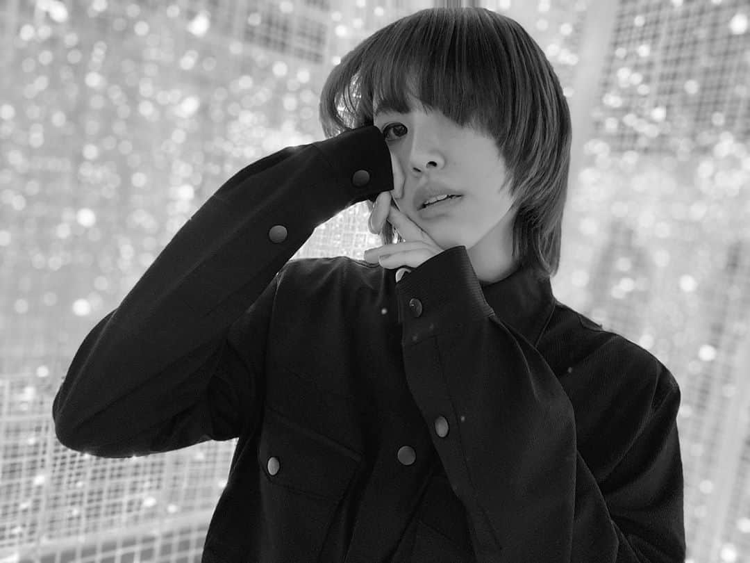 のインスタグラム：「🎙 なにがなんだかここぞのお家時間に 喉の調子がすこぶる悪い私ですが... 、 よく寝て、よく食べ、練習あるのみだと ٩(^‿^)۶ 倦まず弛まず動いております🐈」