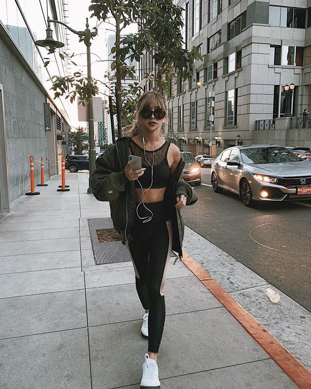 小原優花さんのインスタグラム写真 - (小原優花Instagram)「このとき大会直後だったのでプロタンで肌が真っ黒👶🏾 フィットネス中心の生活で毎日めちゃくちゃ楽しかったな🥰またいつか🌈 ・ #iral #アイラル #fitnesswear #LA」4月29日 20時13分 - yunkoro519