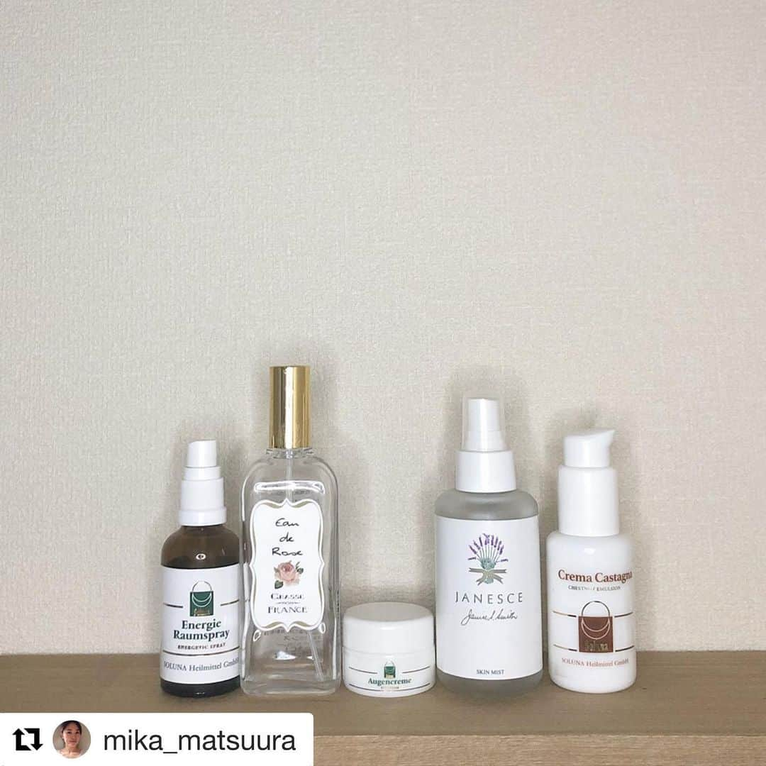 sun_platinumさんのインスタグラム写真 - (sun_platinumInstagram)「#Repost @mika_matsuura with @get_repost ・・・ 久しぶりに💛 最近の人気コスメをランキング順に ご紹介✨ ・ 左から ↓ ソルーナ　エネルギースプレー 50ml 4,000-+tax ウイルス🦠撃退に！ 大気汚染・ストレス・電磁波によって乱れたエネルギーを調整してくれるハーブのルームスプレー🌿 オーガニックアルコール80%、他殺菌抗菌効果のある精油3%配合！空間浄化に💯なので、ご自宅、プレゼントされる方も多く、断トツの1位🥇 ・ オードローズドグラース 100ml 3,000-+tax アルコール、防腐剤を一切使用していない、100%純粋なローズウォーター🌹 ローズの香りが女性性を高めてくれ、家の中でも幸福感を💓 お化粧水以外にはリネンウォーターとしても🙆‍♀️ ご自身用、バレンタインや母の日等、女性へのプレゼントに人気🥈 ・ ソルーナ　アイクリーム  30ml 7,000-+tax 浮気しても、やはりとリピートしてくれるくらい人気のアイクリーム ✨🥉 眼精疲労、乾燥、浮腫み、そしてなんといってもハリ感がしっかりでるので小じわも👋🏻 年齢が出やすい目元は専用クリームで しっかりケアを👀 ・ ジャネス　スキンミスト 100ml 4,000-+tax 鎮静効果のあるハーブウォーター🌿 お肌が荒れているとき、紫外線を浴び、火照った肌、疲れで揺らいでいるお肌に使える万能お化粧水☘️ 今はマスクで肌荒れに悩んでる方も👌これからの季節は一本持ってると、助かるアイテム🦸‍♀️ ・ ソルーナ　チェスナットエマルジョン  50ml 12,000-+tax 栗とくるみの成分配合でクリームまでいかない柔らかな使用感で、もちっとした肌質に🌿お肌の生まれ変わりに大切な成分、葉酸が豊富、美白、ハリ・弾力、乾燥肌…💯 リピート率NO.1コスメ🏅 ・ コスメご購入は店頭または 松浦のプロフィール欄からもご購入いただけます🕊 ・ ご来店ご希望の方は必ずご連絡ください！ ご配送も承っております📦 DMorLINE@でまずご連絡くださいね🌿  セルフケアのご相談もLINE@からお気軽に🌿 ・ #ワイルドフラワーエッセンス #セルフケア #aroma #アロマ #relax  #relaxation #therapist #organic #スキンケア #コスメ #おうち時間#news」4月29日 20時18分 - sun_platinum