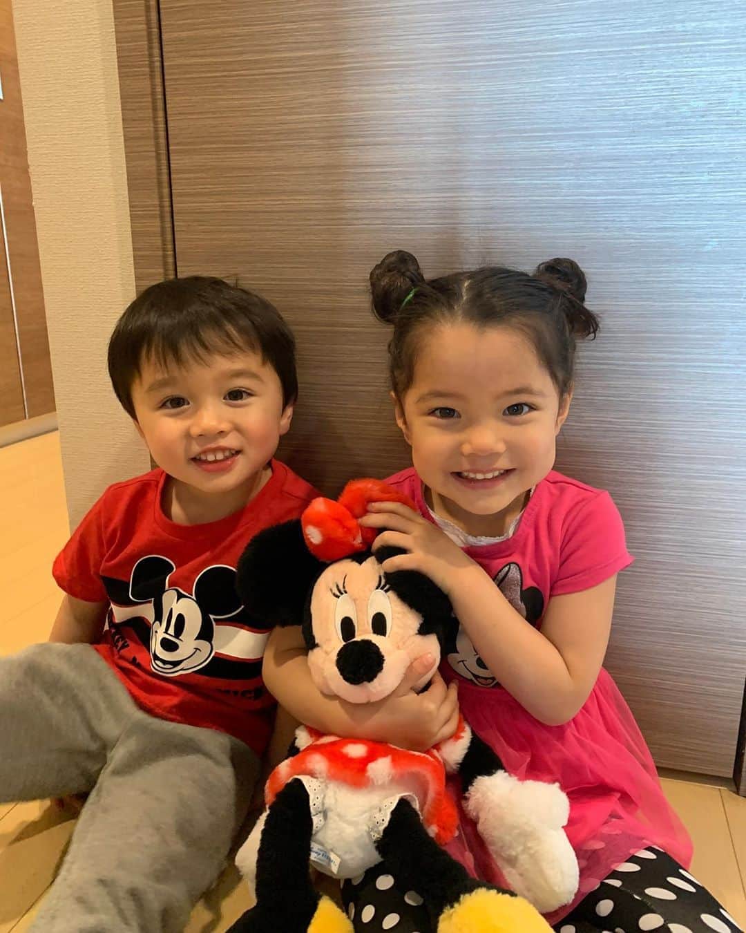 エリナ シルカのインスタグラム：「はやくまたディズニー行けるといいね〜☺️ 今日は服だけ夢の国🐭」