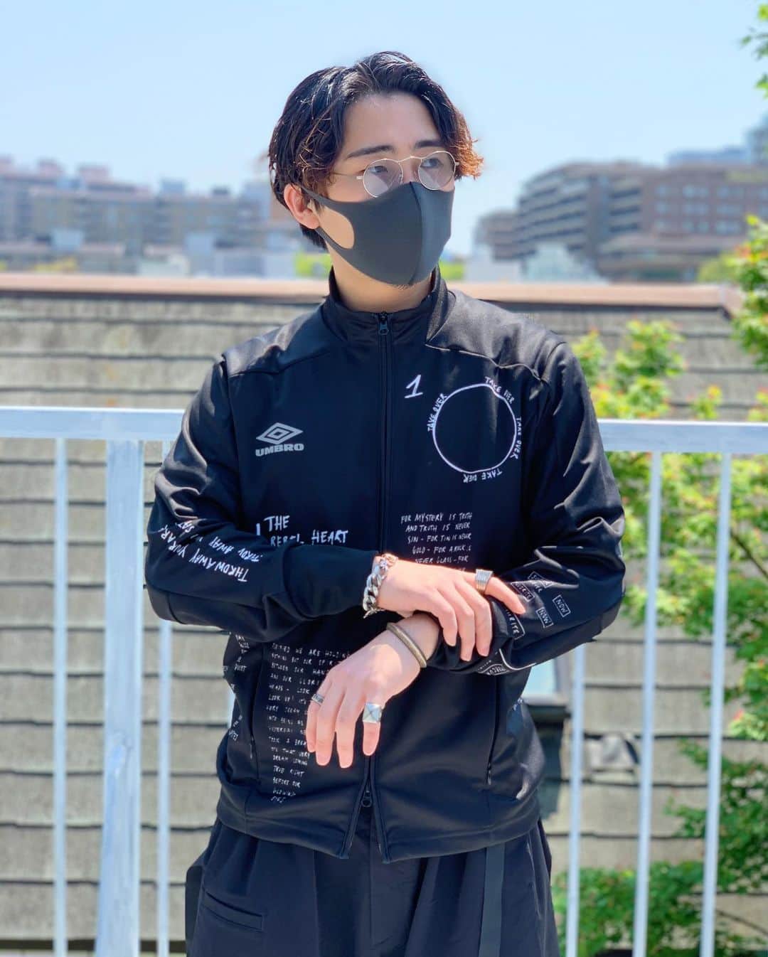 なかむさんのインスタグラム写真 - (なかむInstagram)「おそばマスクみたいだと思って 変身させてみました。  #umbro #acronym #nike #undercover #onepiece #おそばマスク」4月29日 20時29分 - nakamu_64