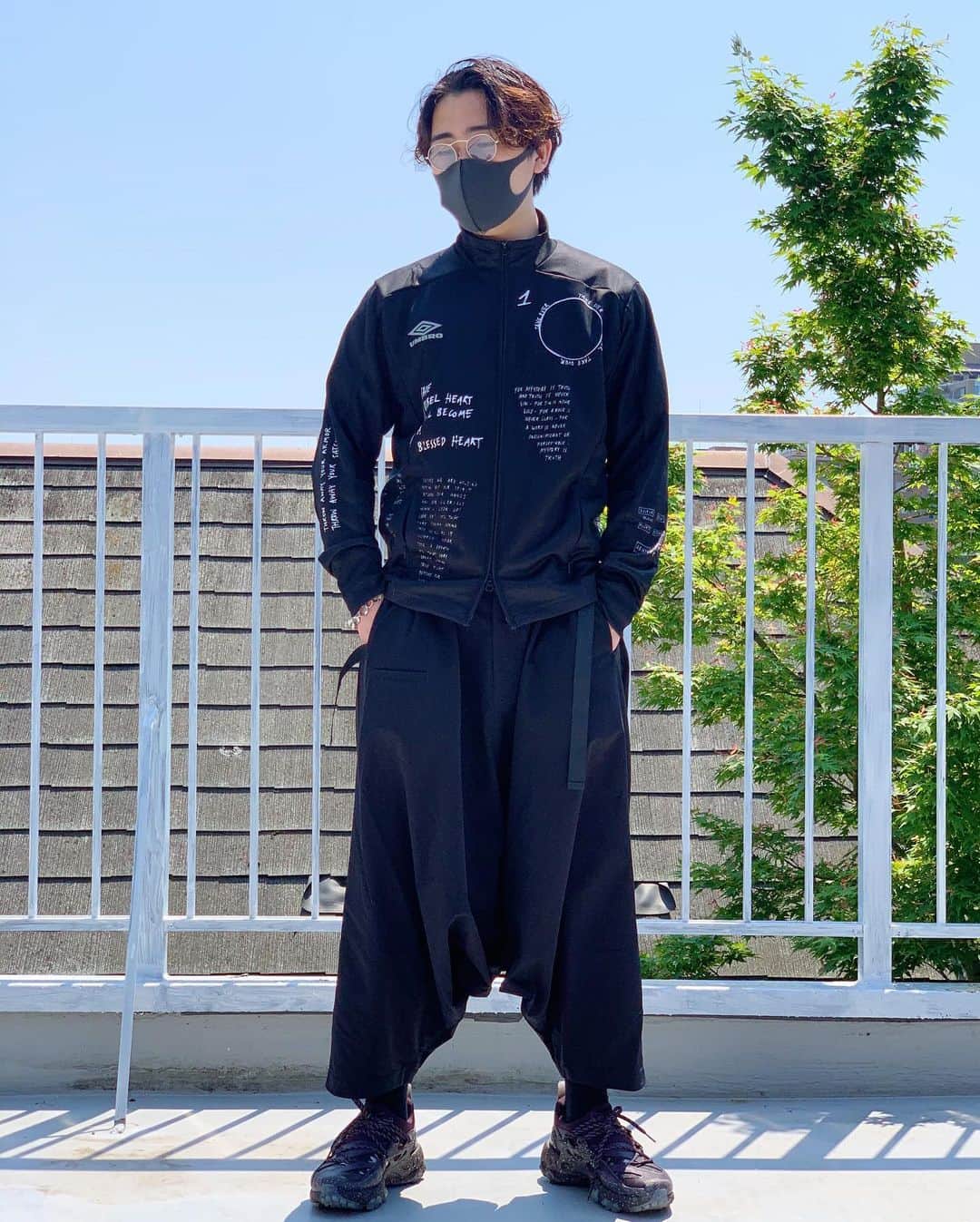 のインスタグラム：「おそばマスクみたいだと思って 変身させてみました。  #umbro #acronym #nike #undercover #onepiece #おそばマスク」