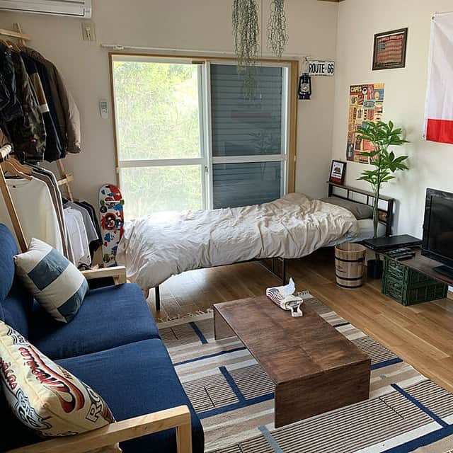 RoomClipJPさんのインスタグラム写真 - (RoomClipJPInstagram)「『フェイクグリーンのある部屋』手軽に植物を楽しめるフェイクグリーン。本物だと飾ることが難しい場所でもフェイクなら可能です。15万枚以上のフェイクグリーンの実例を参考にしてみてください⁠ .⁣⠀﻿⁠ Photo:ram69(RoomNo.5204179)▶︎この部屋のインテリアはRoomClipのアプリからご覧いただけます。アプリはプロフィール欄から⁣⠀﻿⁠ .⁣⠀﻿⁠ 投稿イベント開催中です【まもなく終了する投稿イベント】『イースター〜5/3』『上から撮ってね！お部屋の全体図〜5/3』⁠ .⁣⠀﻿⁠ #RoomClip#ルームクリップ#interior#instahome#インテリア#暮らし#日常#日々の暮らし#丁寧な暮らし#シンプルライフ#シンプルな暮らし#賃貸#部屋#インテリア好き#myroom#一人暮らし部屋#ひとり暮らしインテリア#マイルーム#部屋作り#ワンルーム#賃貸インテリア#賃貸アパート#暮らしを楽しむ#インテリア好きな人と繋がりたい#模様替え#フェイクグリーン#ニトリ#ベッド#観賞植物#bedroom」4月29日 20時30分 - roomclipjp