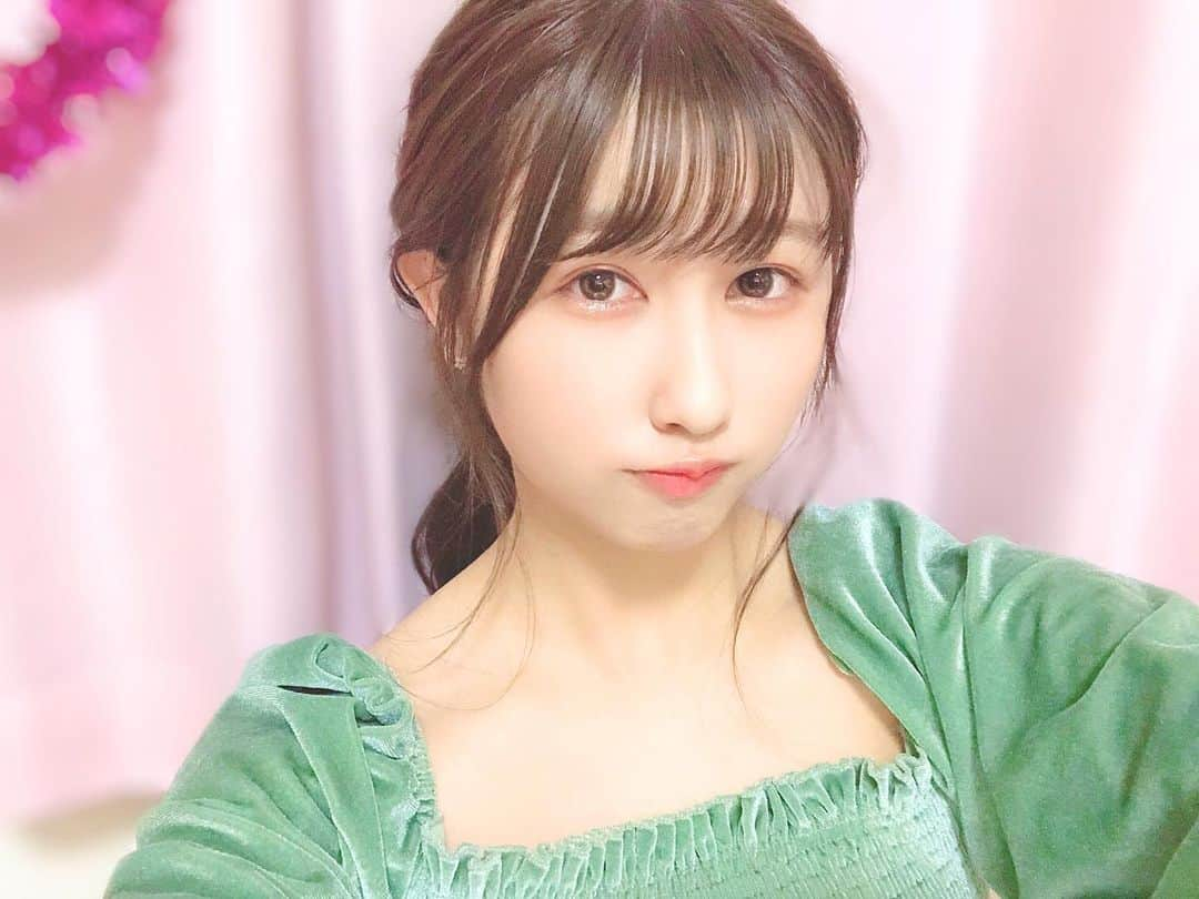 山本杏奈さんのインスタグラム写真 - (山本杏奈Instagram)「🥂💐💚 ・ ・ ・ #おうちヘアー」4月29日 20時49分 - yamamoto_anna_