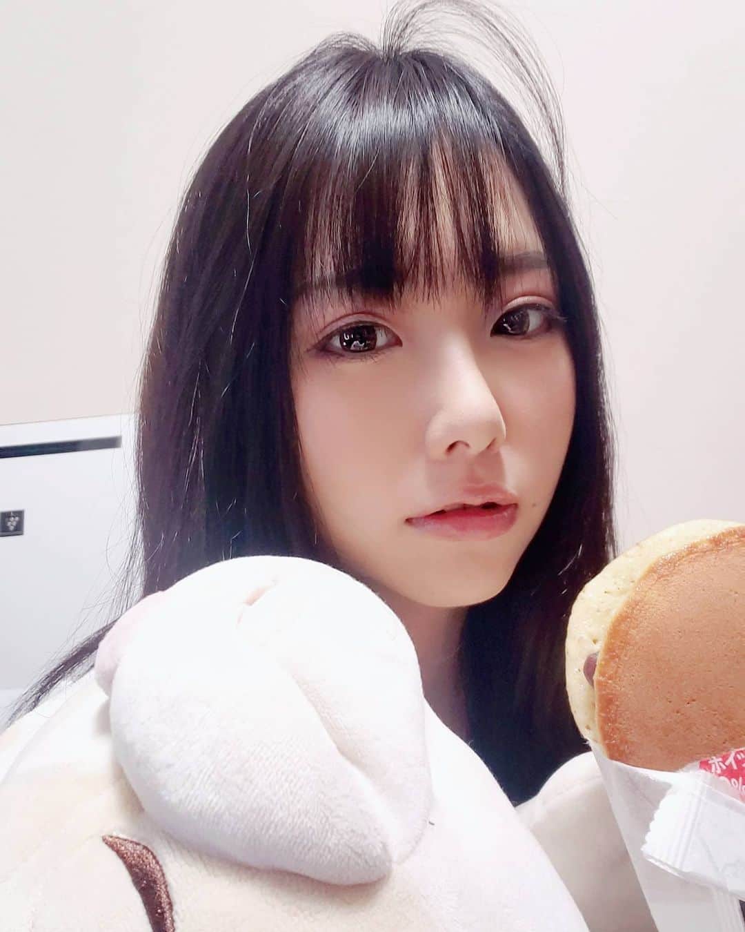 山内もえのインスタグラム：「. . どら焼きウマーーー . . https://free-model.jp . . #フリーモデル #山内もえ #撮影依頼受付中 #撮影 #サロンモデル #sexy #被写体 #model #モデル #写真 #smile #デカ目 #beauty #pretty #cute #eye #idol #偶像  #瞳 #natural #photo #可爱的 #portrait #portraitphotography #makeup #photography #写真好きな人と繋がりたい #グラビア」