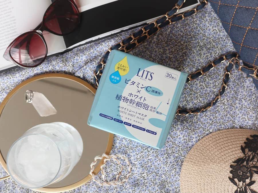 リナのインスタグラム：「日差しをたっぷり浴びちゃった日は 美容液多めのシートマスクでケア⭐️ . 🆕 ⭐︎LITS WHITE ステムパーフェクトマスク⭐︎ . このマスク、 シート1枚分に「ホワイト ステムローション」 3日分が含まれているの🙌 . マスクを取り出すときに エッセンスが滴るほどたっぷり❤︎ . ホワイト植物幹細胞由来成分や ビタミンC誘導体なども配合されているんだって! . 幹細胞成分配合マスクを こんなに手軽に毎日のケアに使えるなんて贅沢〜😚 . ............................................... . #skincare #beautylifestyle #beautylife #Vitamin #facemask #リッツ #LITS #リッツホワイト #スキンケア #シートマスク #litsbeauty #幹細胞コスメ #植物幹細胞 #ホワイト植物幹細胞 #pr」