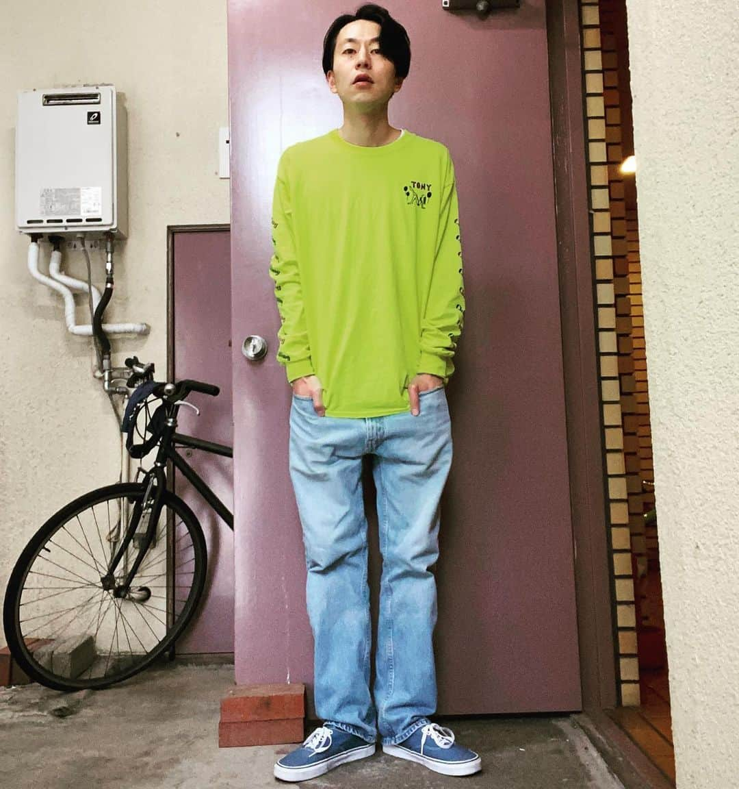 酒井孝太のインスタグラム：「私服 上　トニー×ジャーナル 下　古着 靴　バンズ  #ジソンシン」