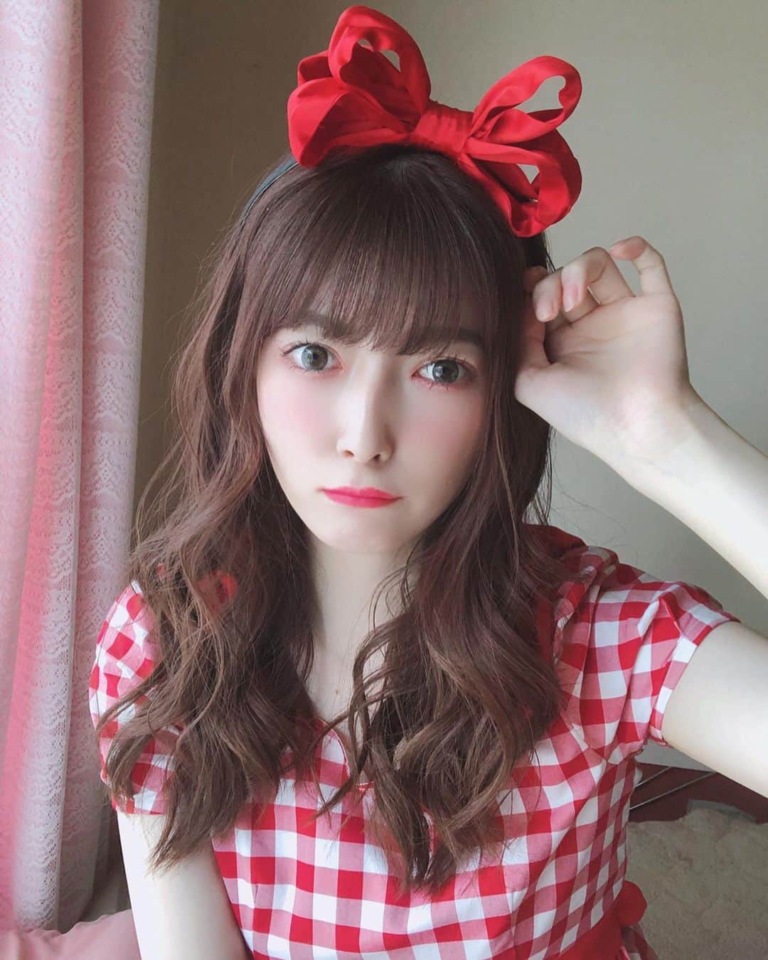 日下部美愛のインスタグラム：「ドーリーメイク‪‪❤︎‬ メイク企画でやりましたがどないでしょうか〜 . . #ドーリーメイク #doll #photo #japan #model #me #hair #fashion #makeup #selfie #followme #instagood #camera #instadaily #dailylook #selfie #한국 #맞팔 #사진 #데일리 #데일리룩 #인스타사진 #인스타그램 #일본인 #패션　#おうち時間」