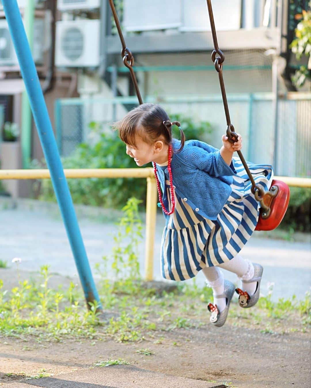 Jenyaさんのインスタグラム写真 - (JenyaInstagram)「今日からGW。公園なら、少し遊んでもいいよね。えみりはあまり外に出たがらないけど、初めて行ったからか、楽しんでました。 Единственное развлечение для детей сейчас - парки  #ootd mama @jillstuart.jp @franchelippee @orientaltraffic_official  emily  @nanosmoda @minimelissaoficial  #親バカ部 #ママとこ #コドモノ #ベビーモデル #ベビー服 #ママライフカメ #コドモダカラ #キッズファッション #キッズモデル #ハーフキッズ #子供写真 #3歳1ヵ月　#mamagirl #オシャレキッズ #ベビフル #ママリ #ママポスト」4月29日 21時17分 - jenya_jp