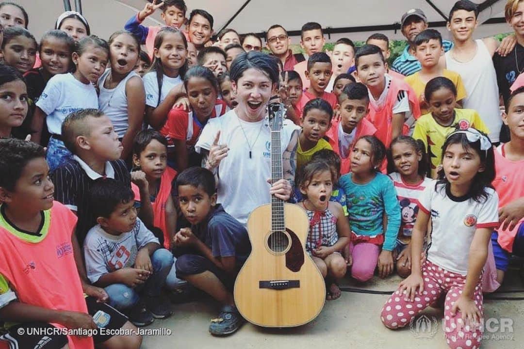雅-MIYAVI-さんのインスタグラム写真 - (雅-MIYAVI-Instagram)「I miss these kids. I really hope these kids are having access to clean water and are being in appropriate conditions especially under this corona situation. この子たち、きれいな水や、ちゃんとした設備のある場所で暮らせているかなあ。また早くギターとサッカーボールを持って、笑顔を届けに行きたいです。 #Repost @miyavi_press ・・・ “Thank you to our committed UNHCR Goodwill Ambassadors and high profile supporters around the world - including former refugees - for joining me via Zoom to discuss our work during the COVID-19 pandemic. . We count on your solidarity and action! . We at UNHCR are lucky to call on friends whose hard work, dedication and influence help us support millions of people around the world who have been forced to flee their homes. Learn more about the advocacy and activities of our supporters here: https://www.unhcr.org/prominent-supporters.html“ . 📷 from @filippograndi on Twitter https://twitter.com/filippograndi/status/1255194700451139586?s=21 . #MIYAVI #MIYAVI_UNHCR 🙆🏻‍♂️ #StayHome #StayStrong #stayhomestaysafe #UNHCR #withrefugees #refugees」4月29日 21時26分 - miyavi_ishihara