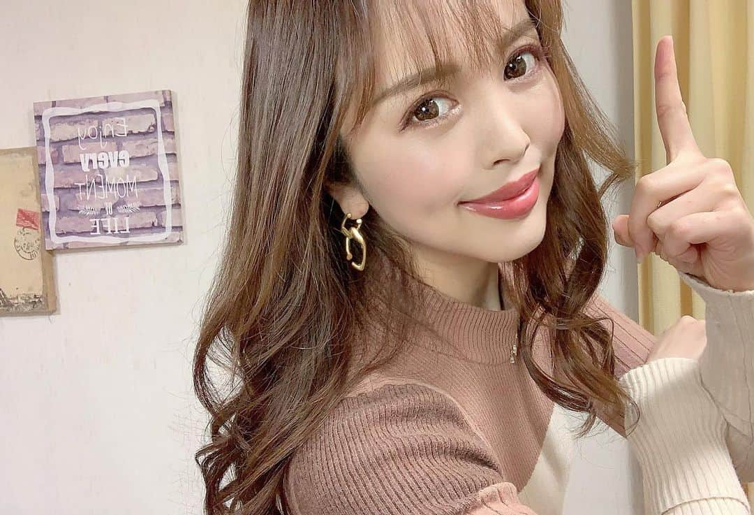 板橋瑠美さんのインスタグラム写真 - (板橋瑠美Instagram)「お待たせしました❤️‼️﻿ ﻿ お待たせしすぎたのかもしれません🎥wwww﻿ ﻿ ﻿ ﻿ ﻿ 現在もうすぐ♡14万回再生♡突破❗️✨✨な、﻿ 先日投稿した、﻿ ﻿ 菅さんコラボ　【　　NO.1👆　】﻿ ﻿ ﻿ ﻿ ﻿ 私のチャンネル　魅力Japan 30🇯🇵🌸　にて﻿ ﻿ 22時から閲覧開始ーーー👏✨✨！！！﻿ ﻿ ﻿ ﻿ ﻿ 少し癖のある振付なので、かっこよく踊りたい！﻿ ﻿ やったことないけどパラパラやってみたい❗️♡﻿ ﻿ ﻿ って方へ💕！﻿ わかりやすく、全部の振り付けを解説してます(♡˙︶˙♡)﻿ ﻿ ﻿ ﻿ ﻿ 是非是非見てください❤️！！﻿ ﻿ ﻿ ﻿ 22:00にストーリーにリンク貼りますね♡！！！﻿ 要チェックです♡﻿ ﻿ ﻿ ﻿ ﻿ 最近﻿ ﻿ #パラパラチャレンジ﻿ ﻿ の投稿が徐々に増えてきて嬉しいーー😍😍😍﻿ ﻿ ﻿ ﻿ ﻿ ﻿ 是非、私のYouTubeで覚えてもらって、是非どんどん投稿して下さ〜い❤️﻿ ﻿ 素敵なみなさんの踊り楽しみにしてますねっ♡﻿ ﻿ ﻿ ﻿ ﻿ ﻿ ﻿ そしてこの間のavex公式のコメントが面白くてww﻿ ﻿ ストーリーに載せてるのでそちらも是非見てねっ( ˙³˙)( ˙³˙)( ˙³˙)﻿ ﻿ ﻿ ﻿ ﻿ ﻿ #パラパラ﻿ #ルミリンゴパラパラ第五次ブーム　#パラパラおじさん　#パラパラおじさんパラパラおばさん　#うちで踊ろう　#stayhome #stayhomeを楽しもうぜ　#レッツパラパラー　#パラパラ第五次ブーム絶対起こすぞ」4月29日 21時40分 - rumi_official_0616