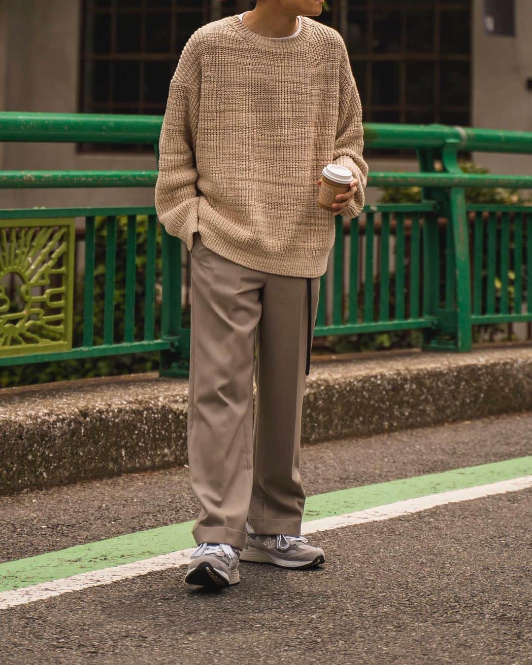 Ryoさんのインスタグラム写真 - (RyoInstagram)「ㅤㅤㅤㅤㅤㅤㅤㅤㅤㅤㅤㅤㅤ ニットにスラックスにスニーカー。 楽で落ち着きます☕️ ㅤㅤㅤㅤㅤㅤㅤㅤㅤㅤㅤㅤㅤ knit:#yoketokyo pants:#beautifulpeople shoes:#newbalance992」4月29日 21時42分 - ryo__takashima
