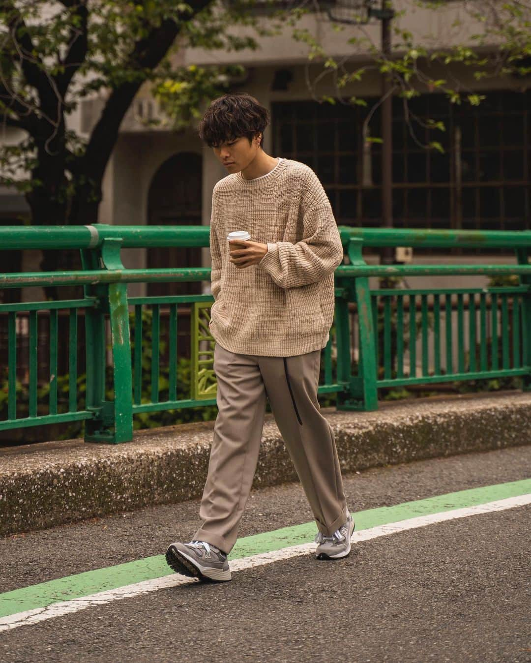 Ryoさんのインスタグラム写真 - (RyoInstagram)「ㅤㅤㅤㅤㅤㅤㅤㅤㅤㅤㅤㅤㅤ ニットにスラックスにスニーカー。 楽で落ち着きます☕️ ㅤㅤㅤㅤㅤㅤㅤㅤㅤㅤㅤㅤㅤ knit:#yoketokyo pants:#beautifulpeople shoes:#newbalance992」4月29日 21時42分 - ryo__takashima