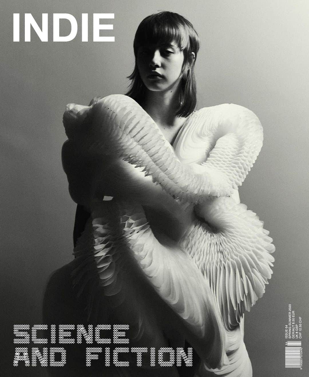 Iris Van Herpeさんのインスタグラム写真 - (Iris Van HerpeInstagram)「The science of shape ~ In an interview with @INDIEmagazine, Iris van Herpen and @ArianeKoek speak about the power of collaboration, the inspiration coming from science and @CERN and the necessity of failures in a creative process. The full story is out now in INDIE Magazine SS20 issue ~  Photographer: @patriciakhan_ Stylist: @isaacpsolano Model: @annababelll at @premium_models Interview: @trishabalster  #irisvanherpen #couture #collaboration #INDIEMagazine」4月29日 21時43分 - irisvanherpen