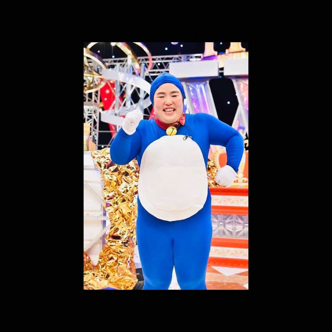 大野拓朗さんのインスタグラム写真 - (大野拓朗Instagram)「今週は「HAPPY」シリーズ。  今日は我が妹「ゆりやんレトリィバァ」をお勧めします！ 笑いに貪欲で、身体張って芸に取り組む姿勢は尊敬の域を超えますね。努力を惜しまず、それを表に出さないところも魅力のひとつ。 ピアノと歌とダンスが上手い。ゆりやん作で「歌ネタ」一緒にできたら楽しいなあ。ゆりやんが単独ライブでやってたミュージカルコント(笑) ⠀ 僕のお気に入りのネタは、挙げたらキリがないけど、断然好きなのは、女芸人No.1決定戦THE Wで披露した「ドラえもん」ネタ！「な～んだそんなことか！」って、のび太の悩みを自分の日常の悩みと比較して一蹴するんだけど、平和！何度も観ちゃう。オスカー女優になりきって、英語のスピーチの合間に日本語のネタを入れ込むネタも好き。アメリカのオーディション番組「アメリカズ・ゴット・タレント」で披露した星条旗デザインの露出多め水着に角刈りのカツラでダンスのパフォーマンスをするネタとか、思い出すとニヤケてしまう。うちの妹は多才だなぁと幸せな気持ちになります。 ⠀ #ゆりやんレトリィバァ @yuriyan.retriever #歌ネタ  #女芸人ナンバーワン決定戦ザW #アメリカズゴットタレント #AmericasGotTalent #AGT ⠀ (ひとこと) なんと、おさむ師匠とゆりやんのマネージャーは同じで、芸人愛あふれる男性です！ #ぼんちおさむ #おさむ師匠 ⠀ (つながる) ＠mitsuko5149「5台車が通ったら4台は軽トラ運転しているおっちゃんで、 デリバリーとは無縁な田舎に住んでいる…」 @kao7819「考えないと出てこない、おそらくデリバリーがない程の田舎…」 →大丈夫です！両方共、十分デリバリー事情ですよ。 タイトルは…「軽トラのおっちゃんが頑張っている私の田舎☆デリバリー事情」と、 「おそらくデリバリーがない程の私の田舎☆デリバリー事情」という感じでしょうか。 ぜひみなさん、難しく考えないで、楽しく参加してくださいね！ @hasetoyo「我が家の近くに、とっても美味しい手作り塩辛をつくっている商店があって…」 →現在も購入できるんですか？ #チカバとイツカ ⠀ みんなの実になる好き！ コメントありがとう！ #魔法にかけられて#Enchanted #天使にラブソングを #シンデレラ #LOVE理論  #ホームアローンシリーズ  #バリーヒルズコップ  #ベビーシッターギン  #ドクタードリトル #オーファーザー  #メリーポピンズ  #マイインターン #ミセスダウト  #ラブアクチュアリー #ロシュフォールの恋人たち  #マンマミーア  #34丁目の奇跡  #サウンドオブミュージック #プリティウーマン #きっとうまくいく #FUROZUKI」4月29日 21時44分 - takuro.ohno