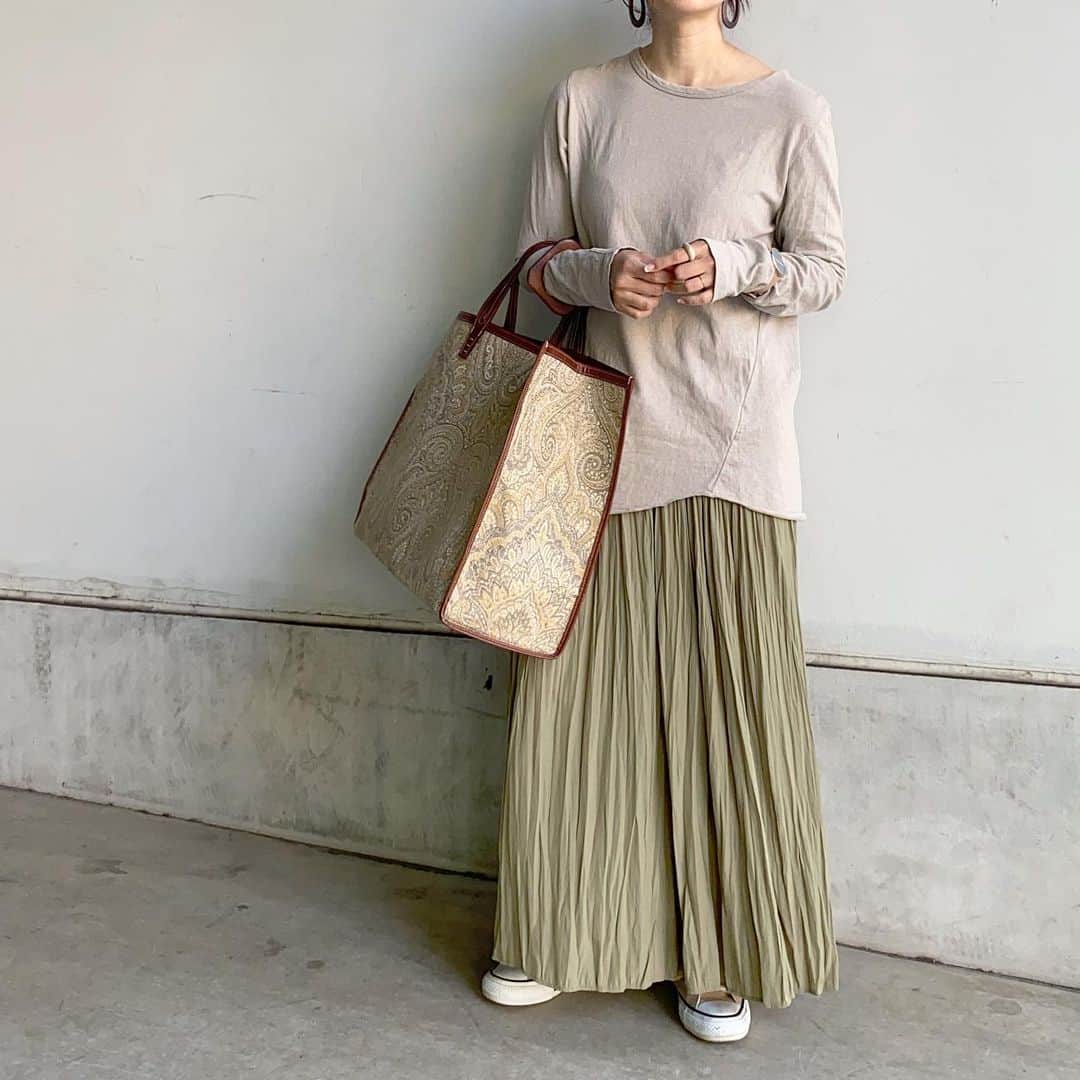 acco.mamaさんのインスタグラム写真 - (acco.mamaInstagram)「⠀ 限定価格待ってた UNIQLO #ワッシャーサテンスカートパンツ めちゃくちゃかわいかった𓂬 ⠀ コーデの詳細とペチコートのこと ブログに書きました✏️ ⠀ アカウントTOPからぜひに𓅰 ⠀ tops #DeuxiemeClasse pants #UNIQLO bag #avacation accessory #LavishGate shoes #converse ⠀ #fashion#fashiongram#springfashion#style#simple#mamastagram#uniqloコーデ」4月29日 21時59分 - acco.mama