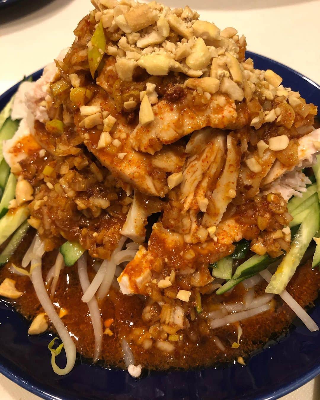 清水葉子さんのインスタグラム写真 - (清水葉子Instagram)「料理作るか曲作るかの毎日。 今日はよだれ鶏作りました。 五十嵐美幸さんのレシピに唐辛子粉たっぷり足しました。 辛いもの大好き🌶 次回は黒酢使って花椒をもっと効かせたいなー。 #よだれ鶏」4月29日 21時55分 - unlimits_yoko