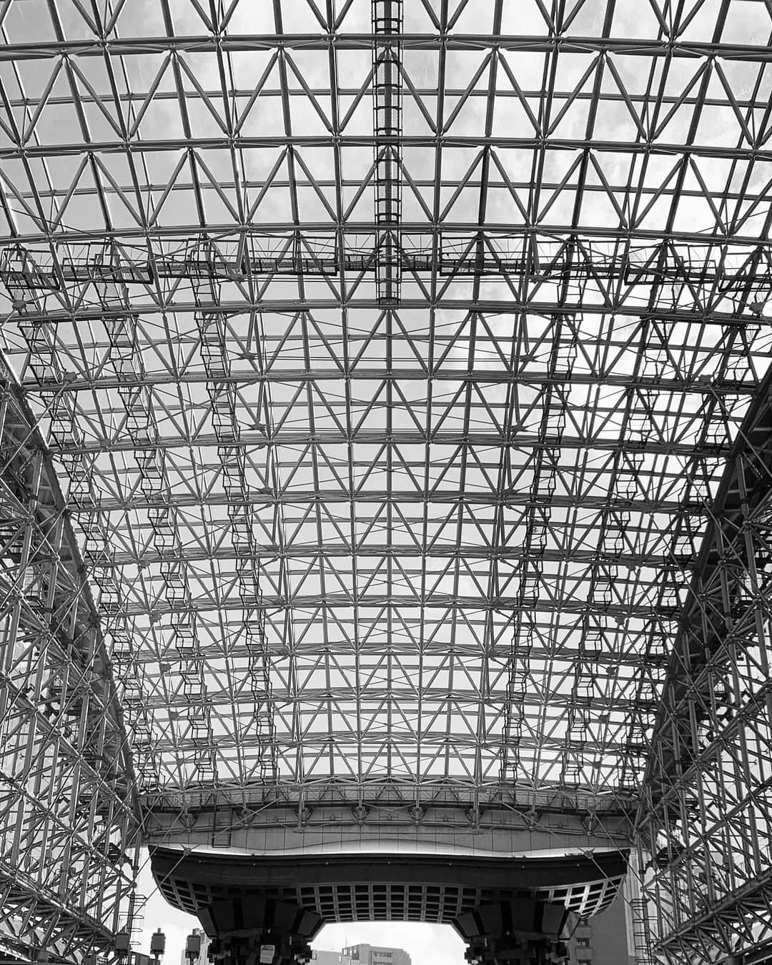 s_shoheyのインスタグラム：「. 鼓門 .」