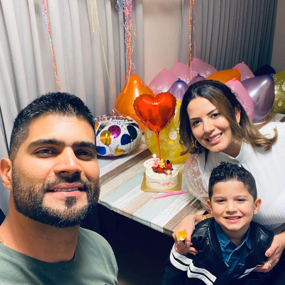 エルネスト・メヒアのインスタグラム：「#familytime #happybirthday #quarantinelife tiempo de reflexionar tiempo de descanso tiempo de estar en familia #stayhome #staysafe #fuckcorona」