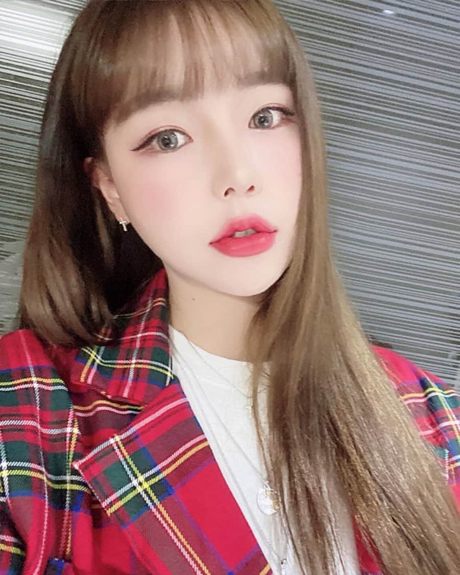 hyeriのインスタグラム：「행복하게 밝게 자신있게~~~#혜리#행복  #동건이💕」