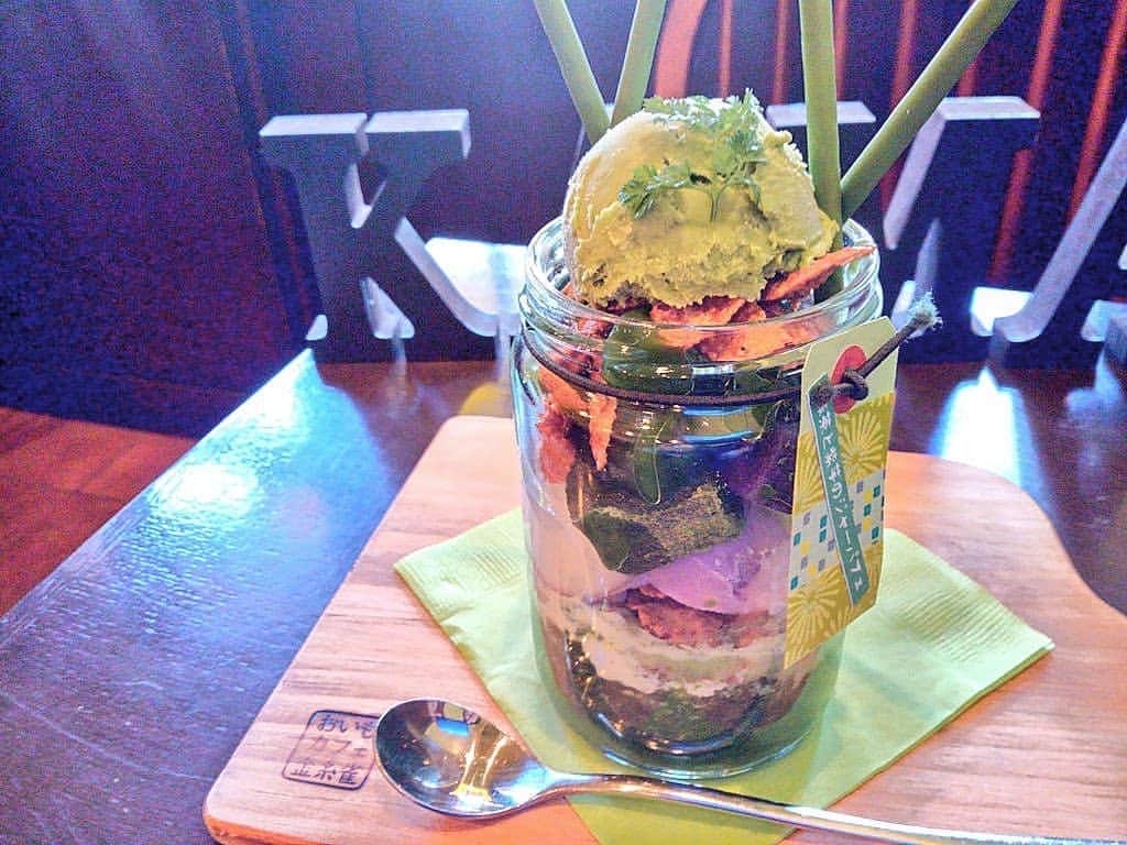 おいもカフェ金糸雀のインスタグラム：「. 【臨時休業中】 紫芋と抹茶を主役に、もちもちの白玉やわらび餅などを合わせた『抹茶と紫芋のジャーパフェ』(税込1000円)。 おいもの甘さと、抹茶の香ばしさがたまらない、和の抹茶パフェです♪ . #おいもカフェ金糸雀 #おいもカフェ #鎌倉 #小町通り #湘南 #神奈川 #カフェ #鎌倉カフェ #湘南カフェ #神奈川カフェ #鎌倉スイーツ #鎌倉グルメ #鎌倉デート #鎌倉散歩 #鎌倉旅行 #パフェ #スイーツ #アイス #抹茶 #抹茶パフェ#抹茶スイーツ #抹茶アイス #かわいい #カフェ巡り #抹茶好き #白玉 #わらび餅 #和パフェ #kamakura #가마쿠라 . 《おいもカフェ金糸雀》 営業時間：10:00-18:00(L.O.17:30) 定休日：水曜日 248-0006 神奈川県鎌倉市小町2-10-10 小町TIビル1F TEL：0467-22-4908」