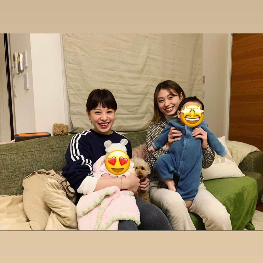 大川藍さんのインスタグラム写真 - (大川藍Instagram)「だいぶ前の話ですが、 久しぶりに会いました🤎 お互いお母さんだなんて... こんな大切な身近な人と同い年の子供を持つなんて！ 高校の時は想像もしてなかったけど やっぱり私たちは切っても切れない何かがあるんだなと🧚🏻‍♀️笑 今は会えないけど、 一緒に子育て頑張りながら これからも楽しみたいと思います🙋‍♀️ #お母さん#ママ#ママ友#子育て#嬉しい#さっそく#子供の性格#違いすぎ#美央#の子#いい子すぎ#これから#楽しみ#一緒#お出かけ#したいね」4月29日 22時59分 - okawa_ai