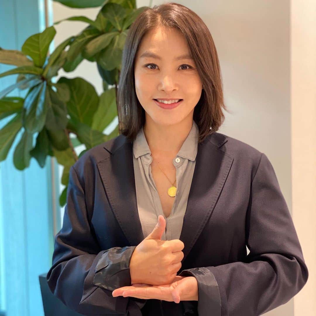 パク・ジヨンのインスタグラム：「코로나19에 맞서 싸우며 위기 극복에 힘써주신 의료진 여러분 고맙습니다 #조성하배우 에게 릴레이 받아 #덕분에챌린지 동참합니다. 다음에 캠페인 동참하실분은?#오정세배우 #박진희배우 #박혜진아나운서」