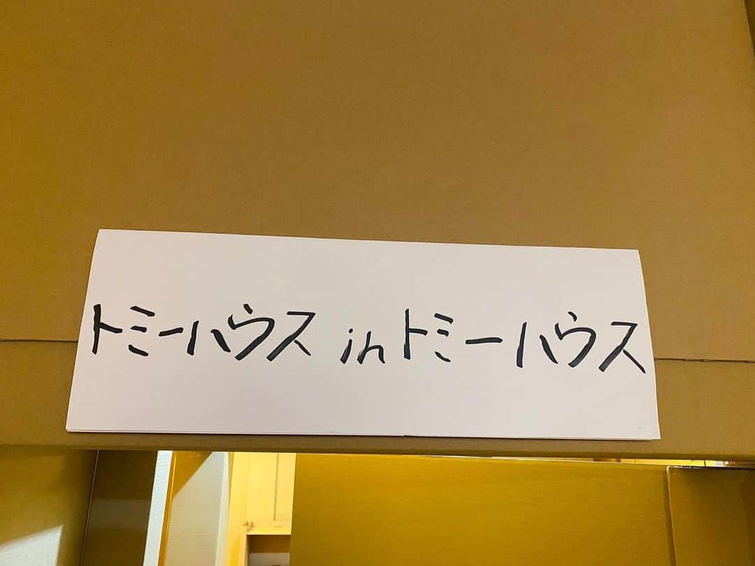 トミーさんのインスタグラム写真 - (トミーInstagram)「トミーハウス in トミーハウス  #ダンボールハウス #夜桜」4月29日 23時10分 - tommymizutamaribond