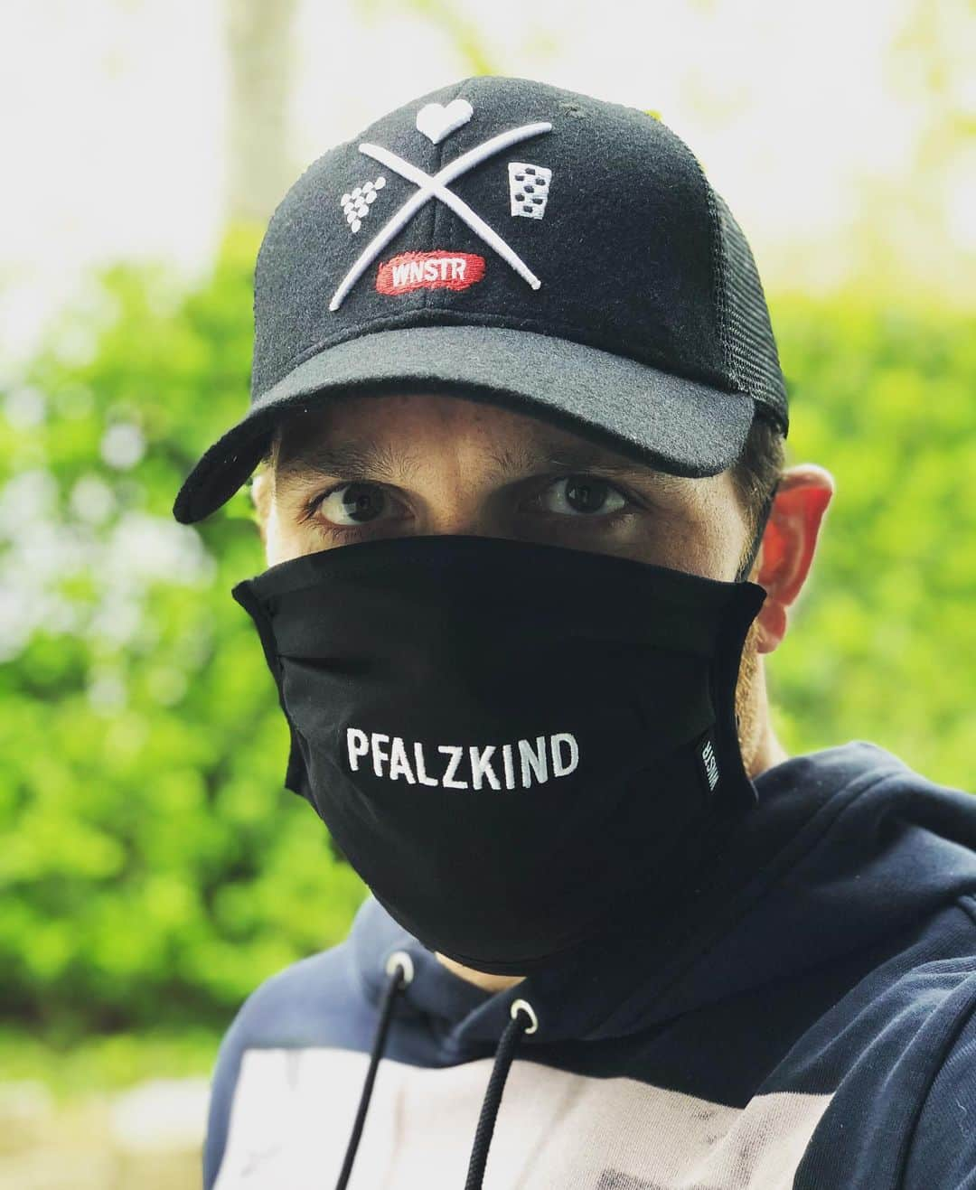 トビアス・ジッペルさんのインスタグラム写真 - (トビアス・ジッペルInstagram)「Und los geht’s 😷🤪 #mundschutz #pfalzkind #wnstr #pfalz #coronaschutz @wnstr.clothing」4月29日 23時33分 - tobsen_21