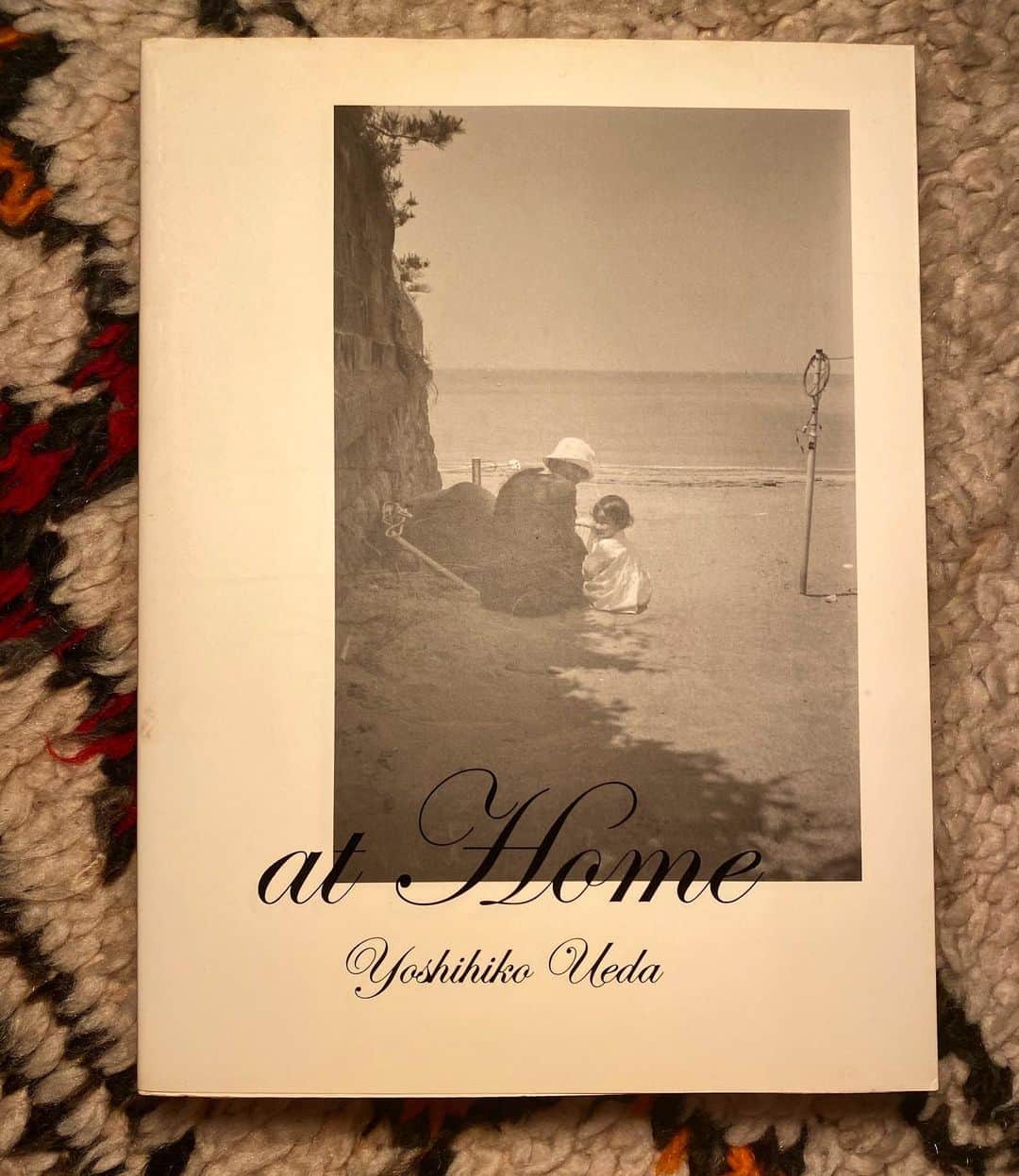 桃生亜希子のインスタグラム：「【７日間ブックカバーチャレンジvol6】  #bookcoverchallenge 　読書文化の普及に貢献するためのチャレンジで好きな本を一冊、７日間upしていきます🌞。 ﻿ 　本についての説明は必要なく表紙画像だけをup、さらにその都度友達を招待してチャレンジへの参加をお願いするというのがルール。 ・ ・ ﻿ ﻿ ﻿ 　vol.6のカバーは、【at Home】Yoshihiko Ueda ﻿ 　写真家上田義彦さんの奥様は、霧島かれんさん。 　これは、1993年から2005年までの夫婦の、家族のアルバム。 　かれんさんの日記も綴られていて、、。 美しくて、リアルで、愛に溢れている。 　本当に大好きな本。 ﻿ 　バトンは、インスタグラムで出会った　@__itsumi__ さん。﻿ 可愛くてカッコよいsexyママ💃っぷりに﻿ 惚れました😍いつかどこかで会えるかな🌹 よろしくお願いします🔥 ﻿」