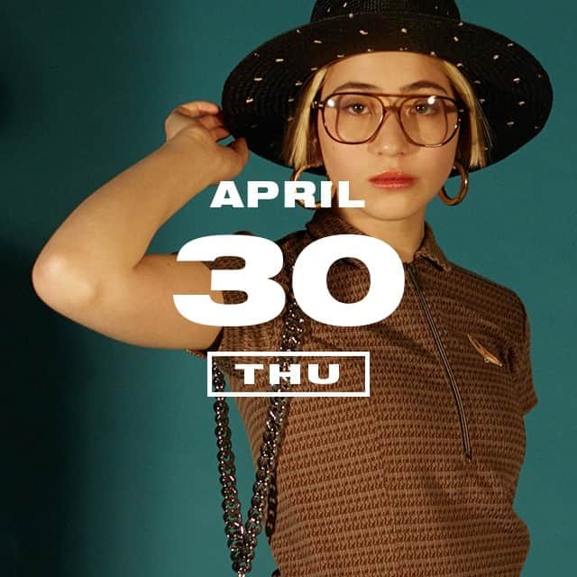 のインスタグラム：「4月30日は 『国際ジャズデイ』 4月ラストデイは、ジャジーな世界へトリップ！  NYLON.JPでは「365日、毎日がアニバーサリー」をテーマに、ファッショナブルでユニークなスタイリングを毎日提案しているよ！  http://www.nylon.jp/365  MODEL：ANGIE（EVA MANAGEMENT）@1116_ANGIE #365anniversary #fashion #makeup #bomdiaeauty #style #今日は何の日 #make #nylonjapan #nylonjp #coordinated #coordinates #ootd #outfi #coordinate #photography #beautiful #photooftheday」
