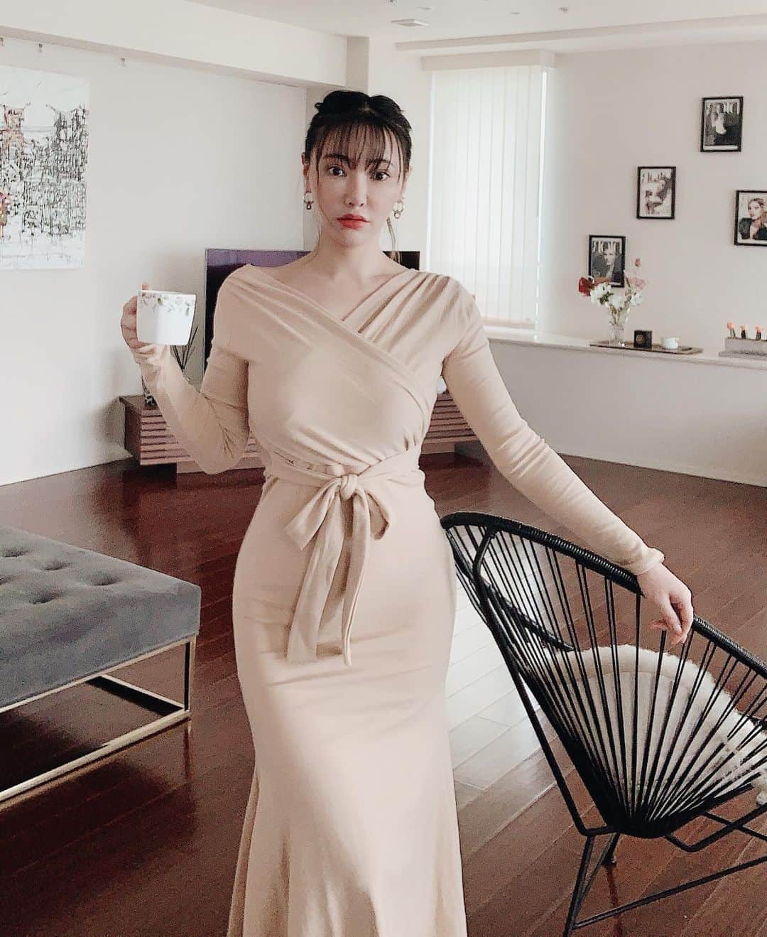 クリスティン・ウェイのインスタグラム：「My home outfit from @valmuer_official  Stay home stay safe. #stayhome #quarantine  #quarantinelife #lifestyle#homedecor #livingroom #tokyolife #在宅隔離　#valmuer #gardenbyvalmuer #christinewei #クリスティンウェイ」