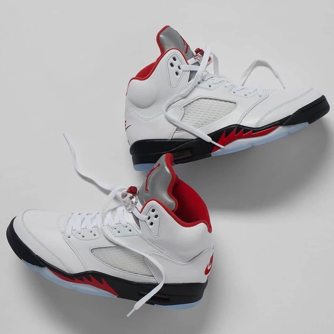 Sneaker News x Jordans Dailyさんのインスタグラム写真 - (Sneaker News x Jordans DailyInstagram)「Looking to cop the Air Jordan 5 "Fire Red" this weekend? Hit the link in the bio for our store list #jordansdaily」4月30日 0時28分 - jordansdaily