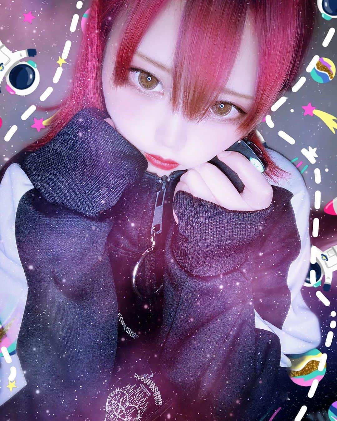 ももかわのインスタグラム：「。 わんわん お外に行きたいよぉ🦴 #病みかわいい #病みメイク #kry #kawaiifashion #派手髪 #派手髪女子」