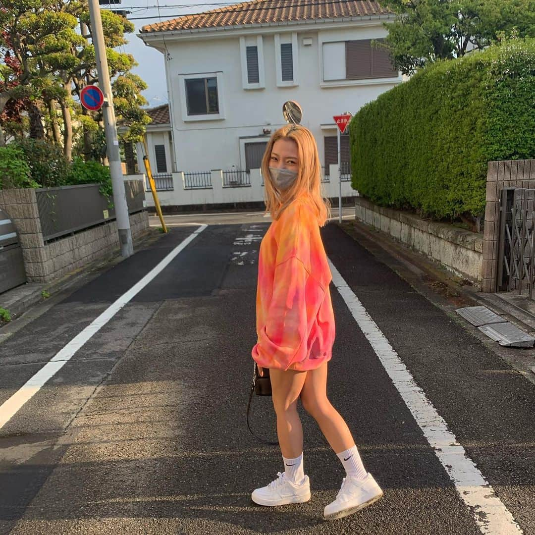 滝口成美さんのインスタグラム写真 - (滝口成美Instagram)「派手派手になっちゃったけど、 自分でタイダイ染めして楽しかった🎨」4月30日 1時07分 - naruxx93