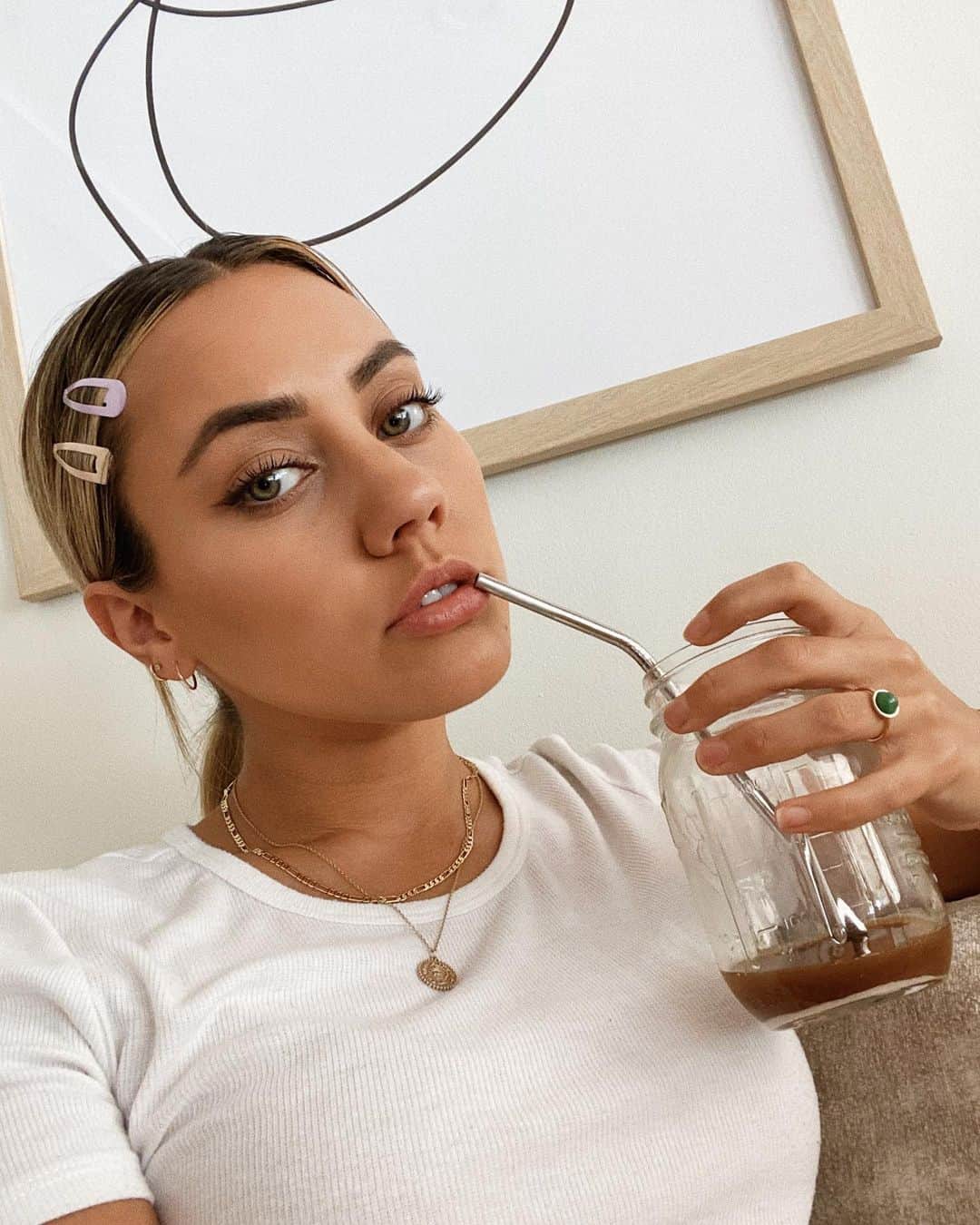 のインスタグラム：「If it’s not coffee hour it’s cocktail hour」