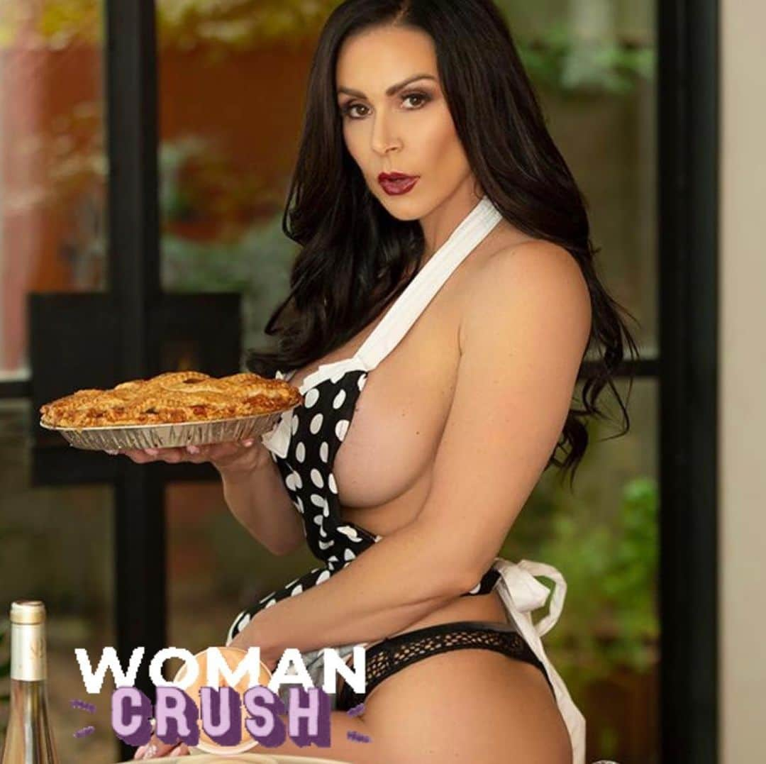 Kendra Lustさんのインスタグラム写真 - (Kendra LustInstagram)「It’s #wcw who wants a piece of my pie ? #womencrushwednesday who is your #crush is it me ? 😍」4月30日 1時49分 - kendralust