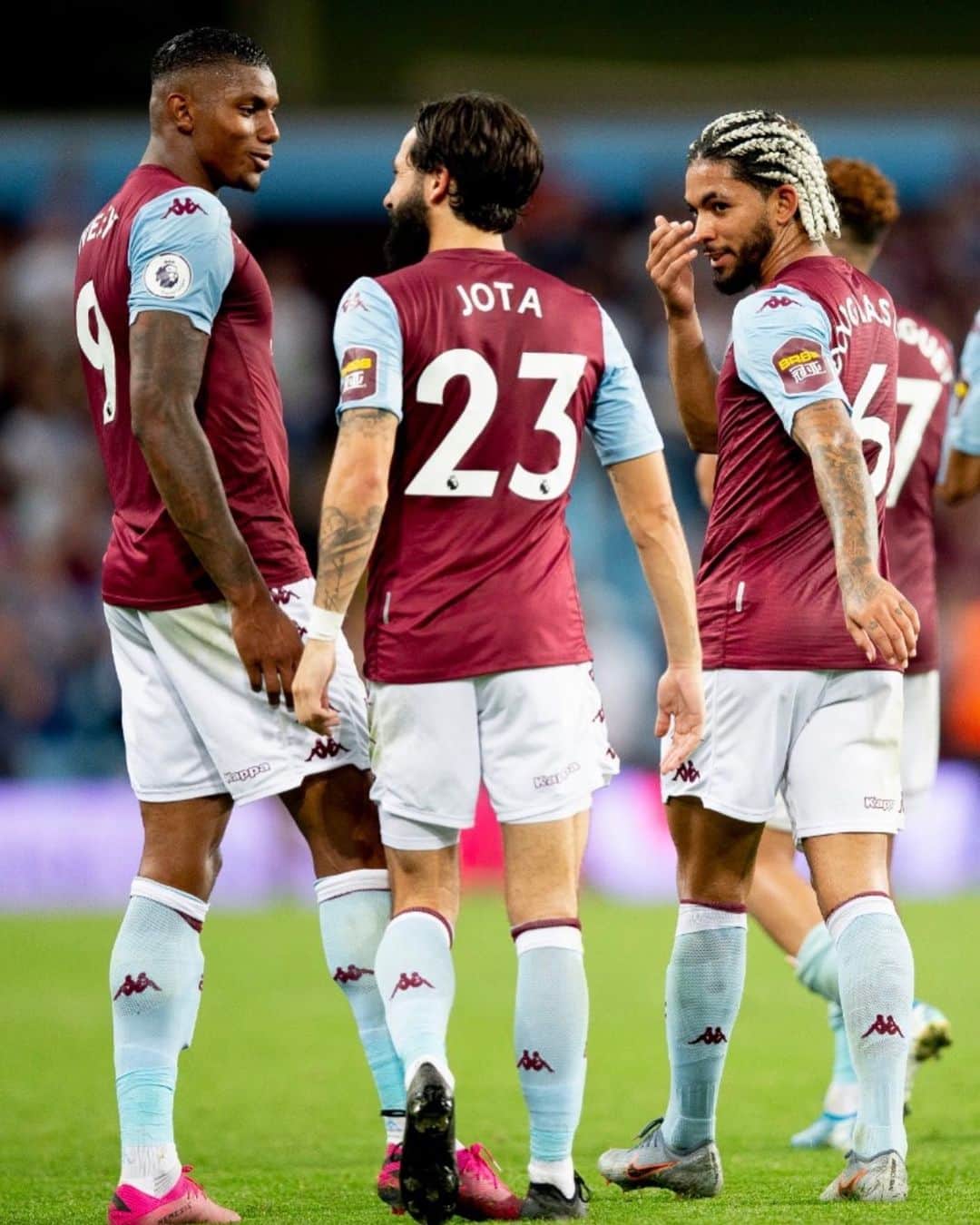 ホタのインスタグラム：「🇧🇷🇪🇸 🦁  AVFC」