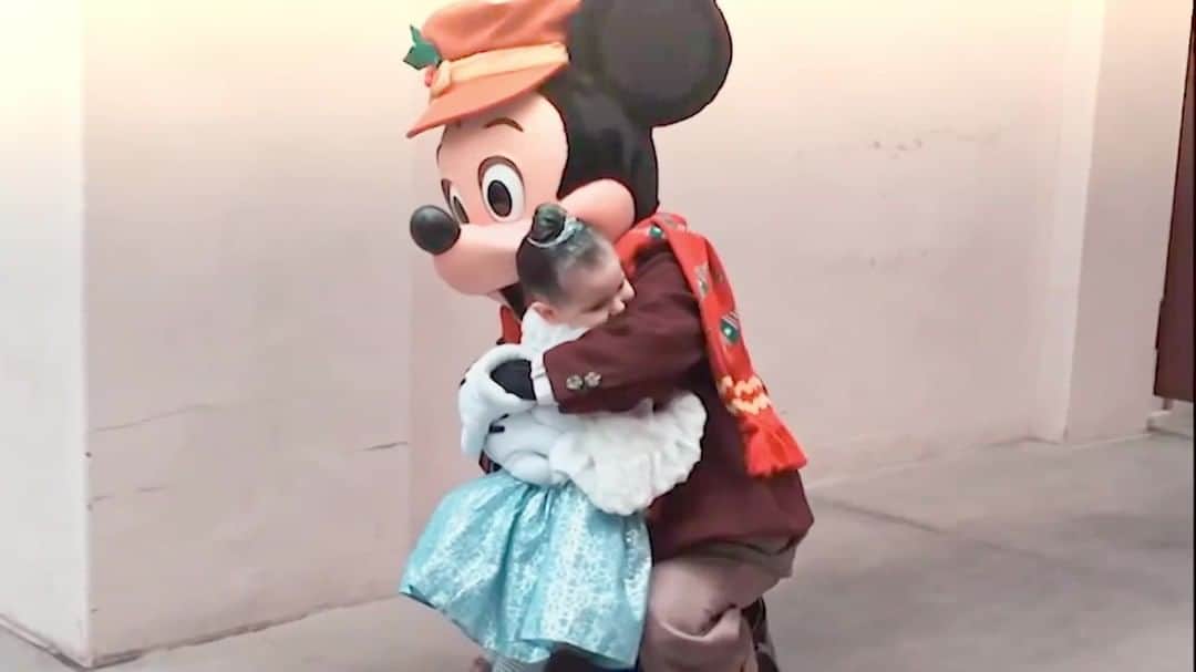 Walt Disney Worldのインスタグラム：「Here at Disney, we’re proud to have helped @makeawishamerica and @MakeAWishIntl grant wishes around the world for the last 40 years. Happy Anniversary, Make-A-Wish! We’re looking forward to 40 more years of making life-changing wishes come true together! #WorldWishDay」