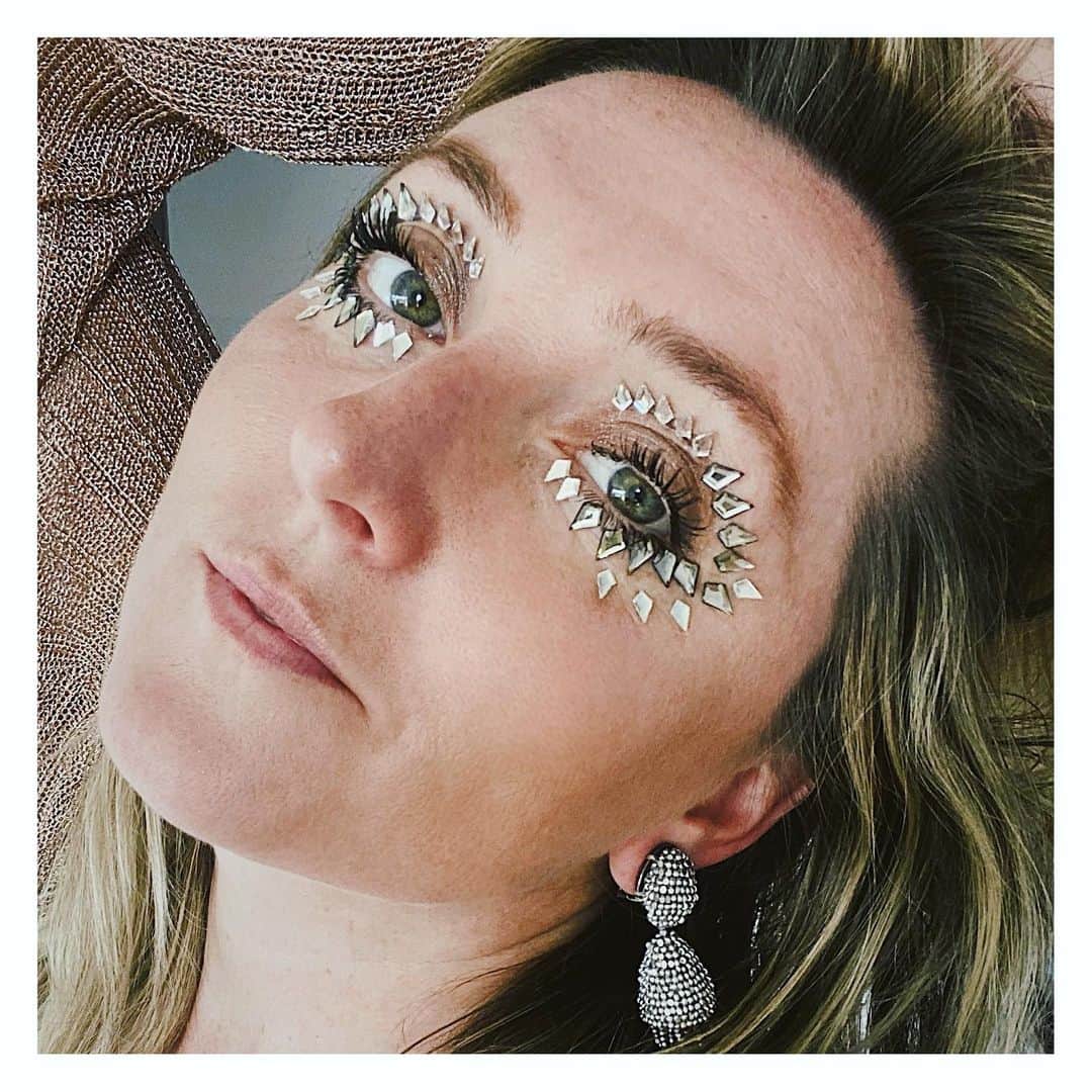 JO BAKERのインスタグラム：「LOOK • INTO • THE • LIGHT 🤍 Shimmering metallic taupe lids with sparkling adornments ...using the exact same colors I used on #lucyboynton for #goldenglobes2020 ...this is my exaggerated #cheermyselfup version using #pewter and #silver @swarovski crystals !! Missing my @lucyboynton1 and cannot wait for the day we are reunited!!!!! 🥂  #memyselfandi #makeup #makeupartist #athome #jobakermakeupartist using 1 x @welovecoco cream #eyeshadow and mascara and the sparkles on top! #simple yet totally #dramatic more vids and #tutorial tips coming on stories and next post!! ✨」