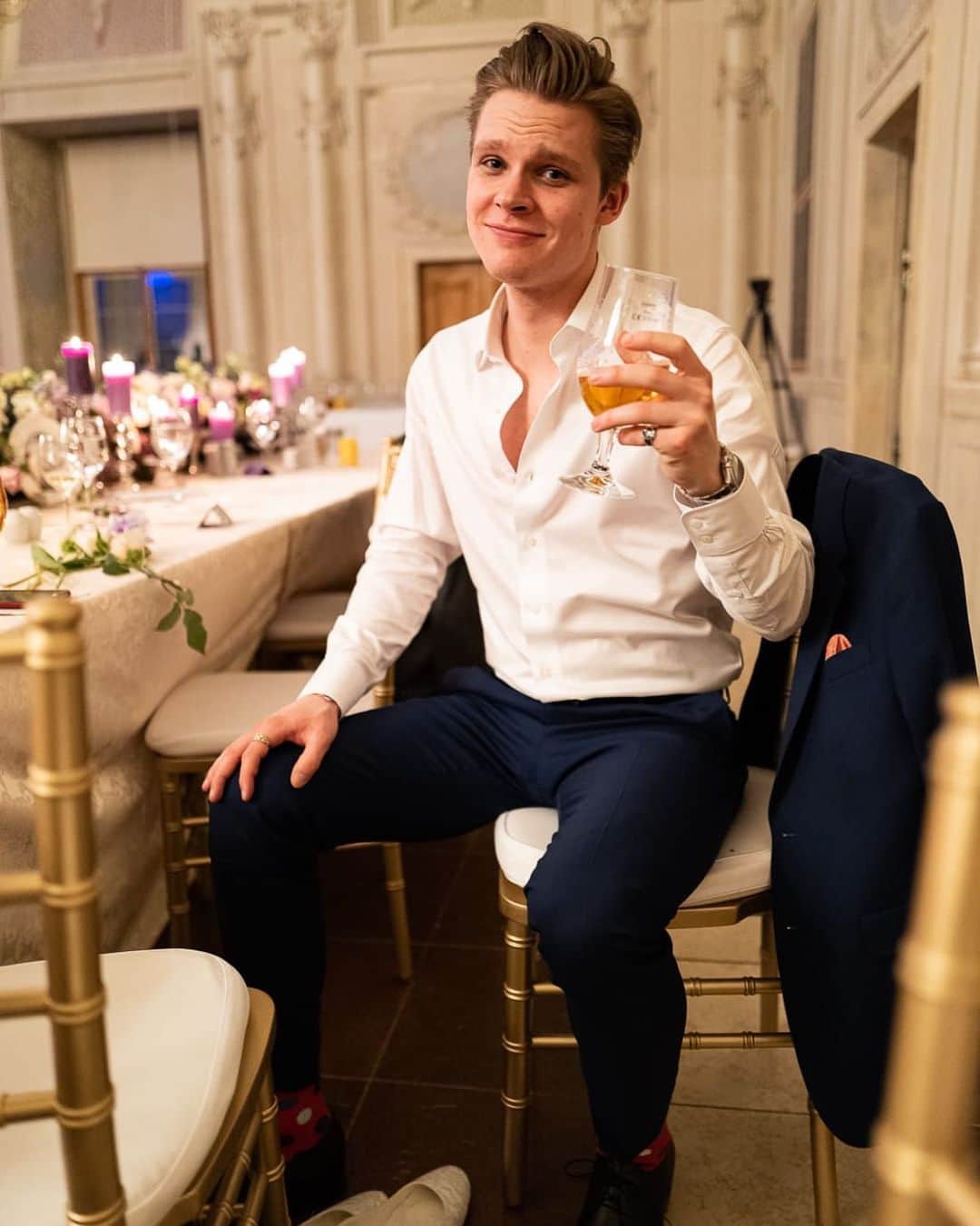 Alex Sinicynのインスタグラム：「Cheers to not knowing what day of the week it is anymore 🥂」